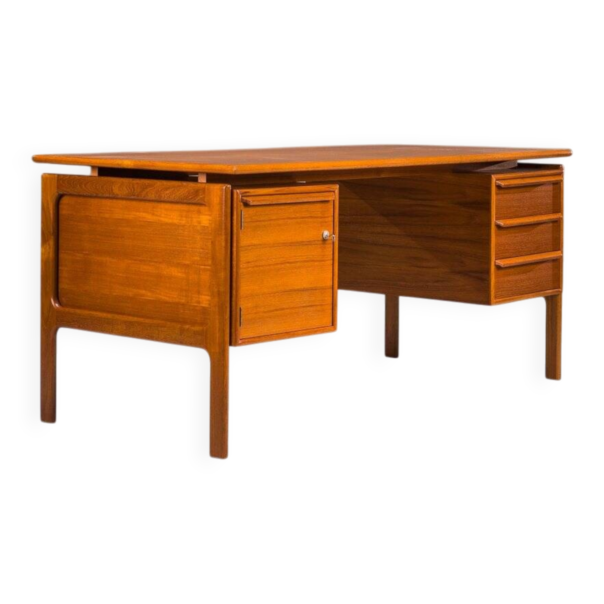 Mid-century modern teak freestanding desk from GV Møbler, 1960s