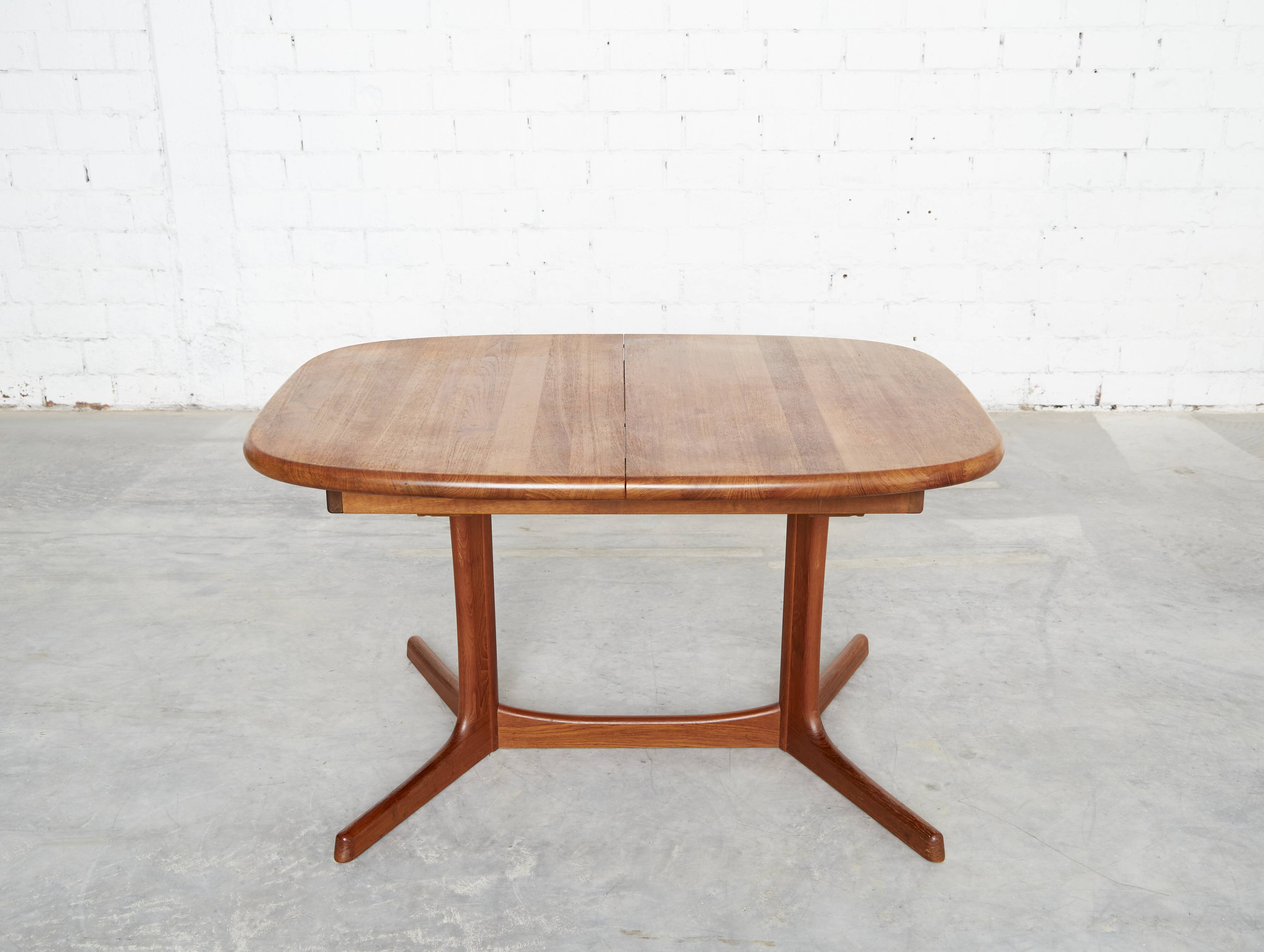 Juul Kristensen superelliptical Mid-Century Dining Table for Glostrup