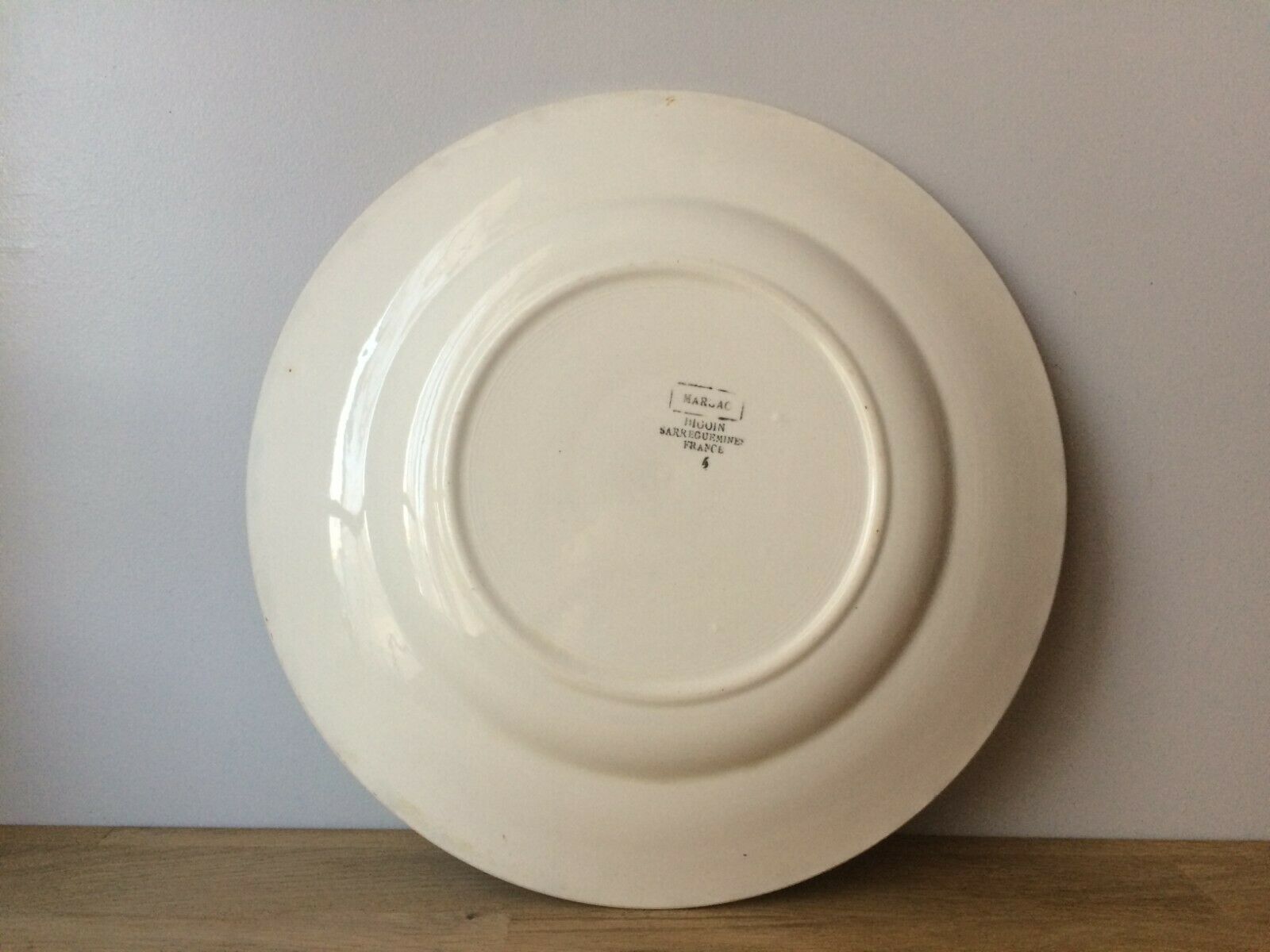 Round dish Digoin Sarreguemines décor Marsac