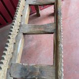 Afghanistan, un ancien porte jarres  en bois de cèdre, milieu 19éme. Porte-cruches