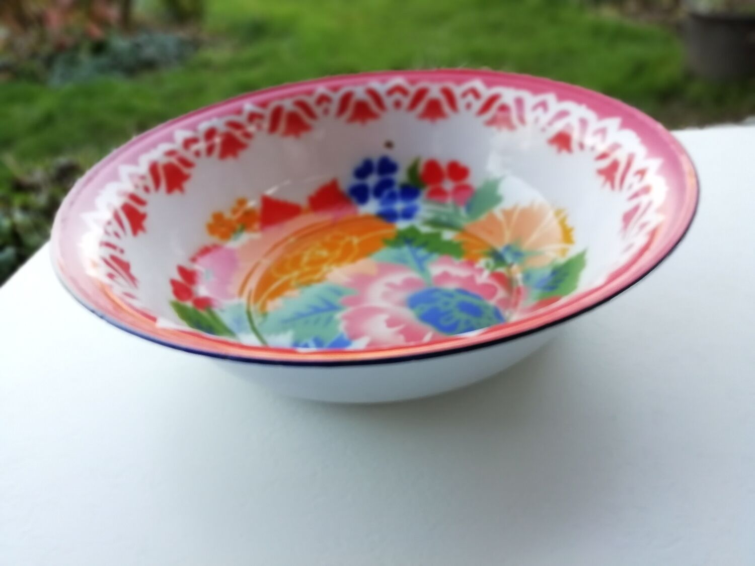 Enamelled sheet metal basin