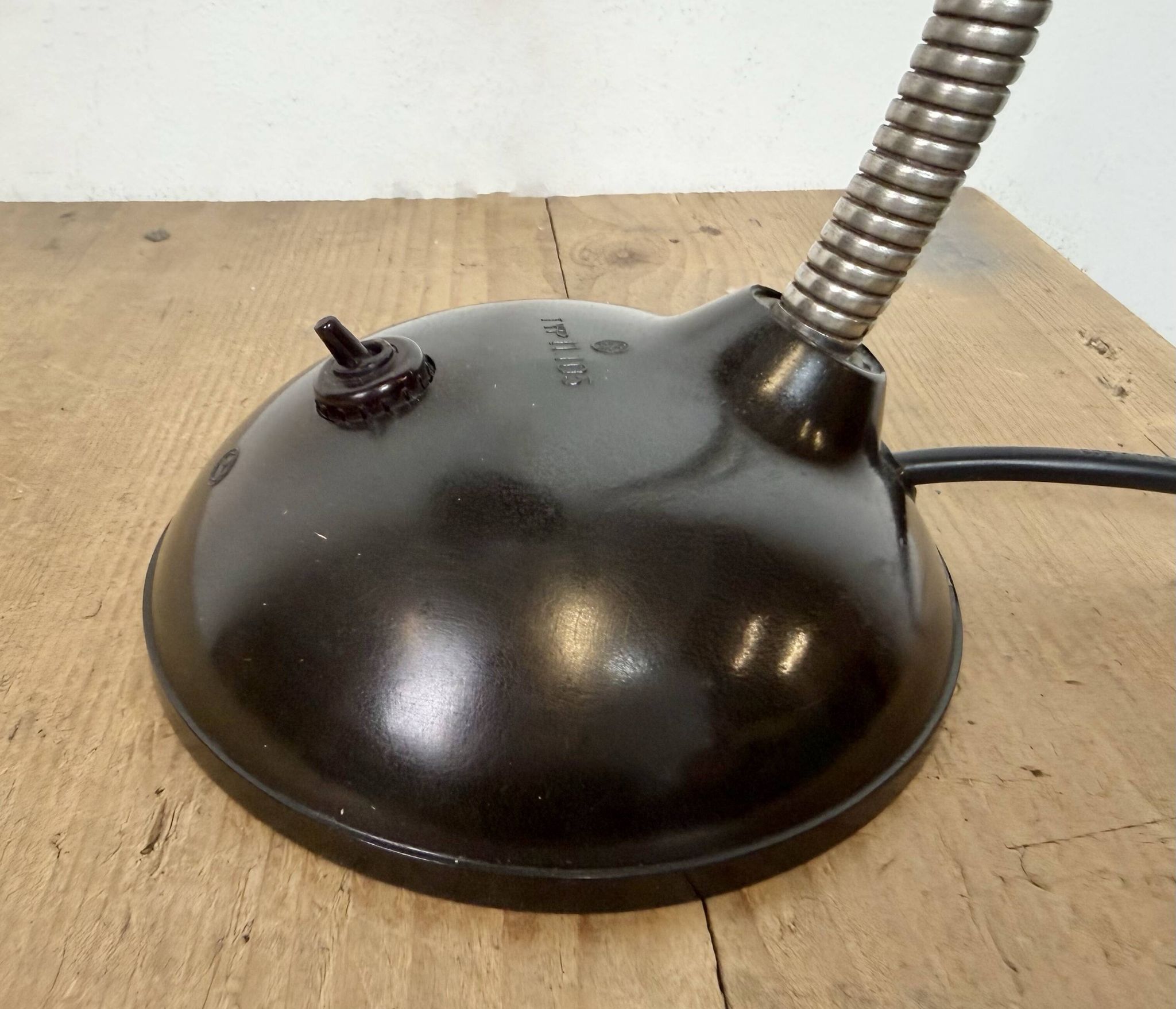 Lampe de table vintage en bakélite marron à col de cygne, années 1950