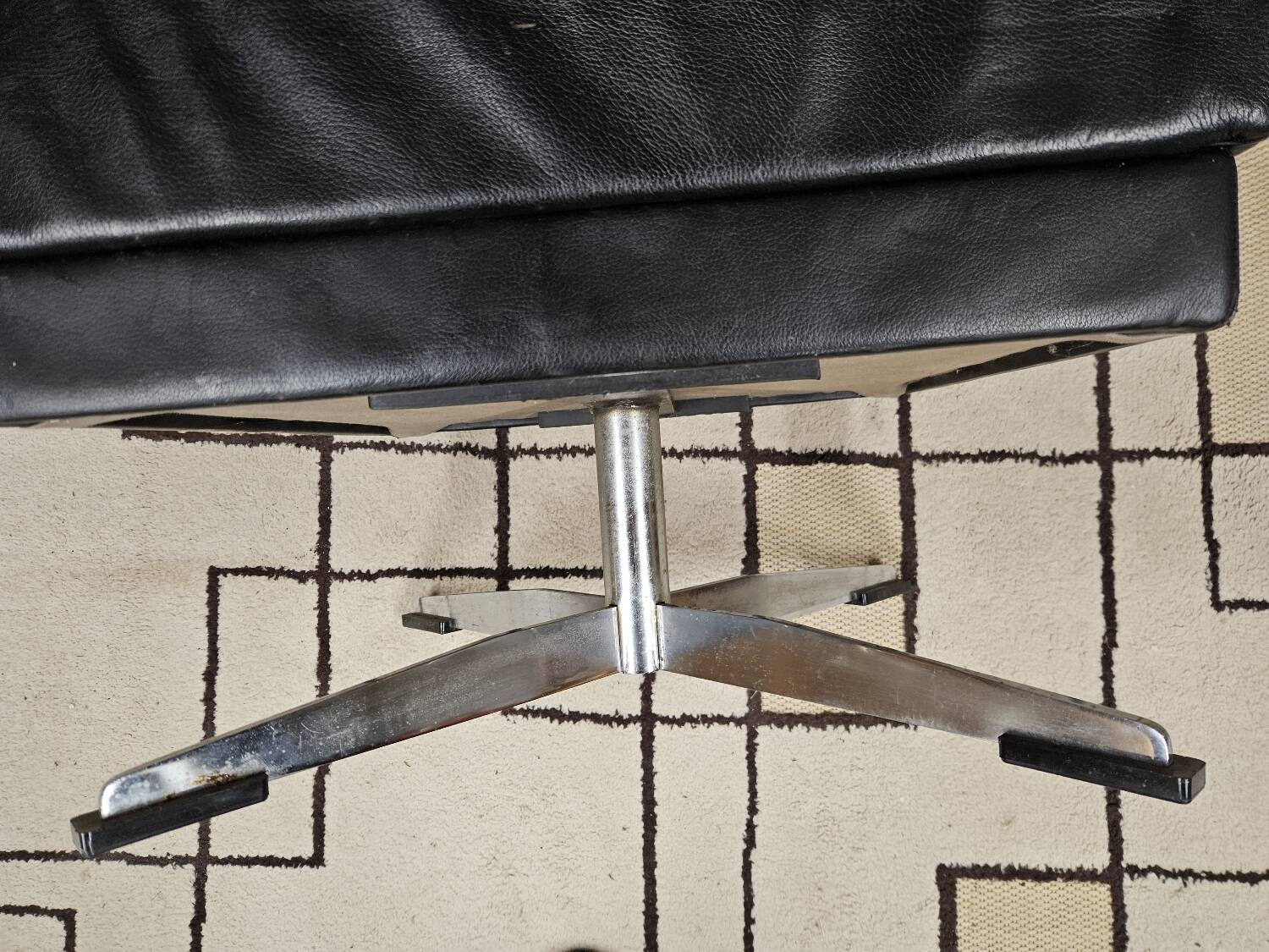 Black leather ottoman 1970 vintage