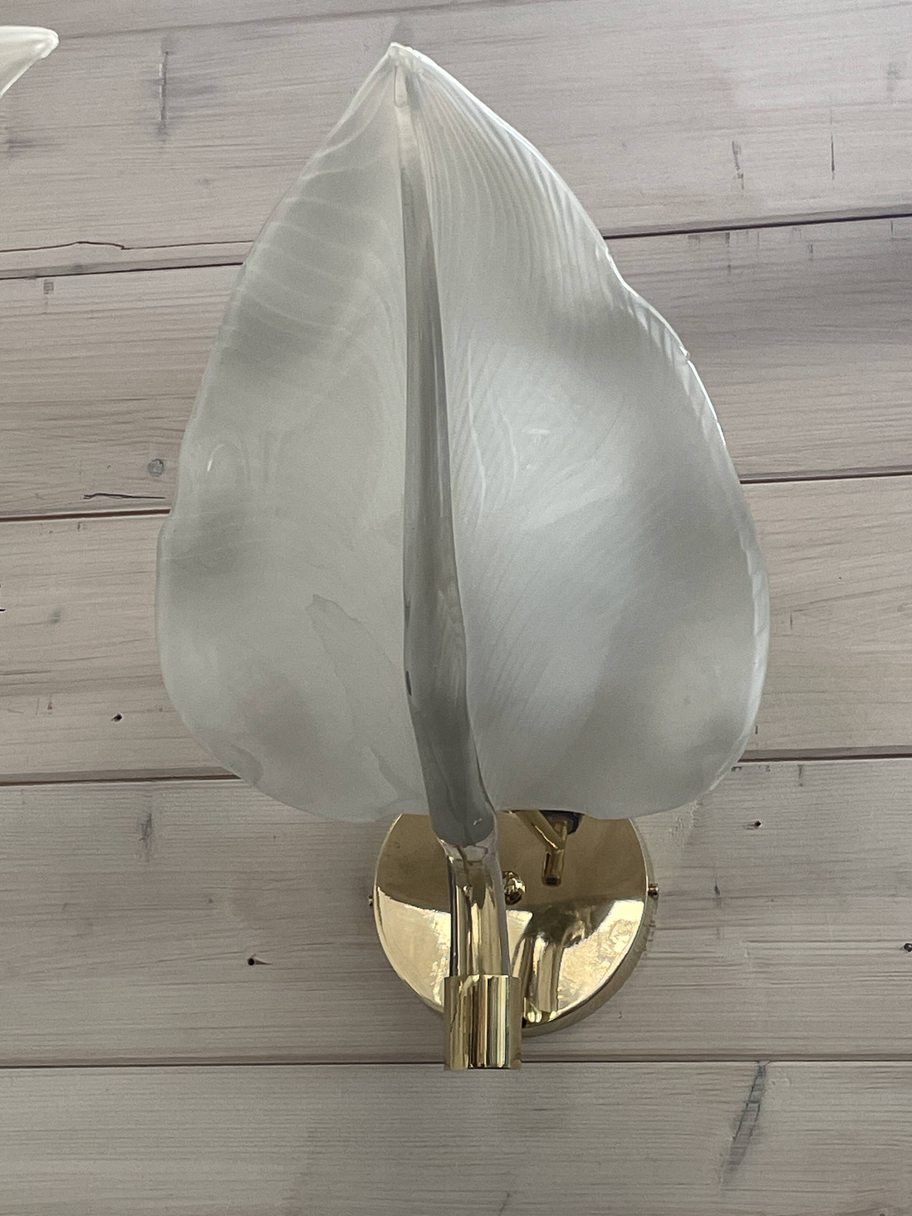 Set of 3 Murano glass wall lamps in white and brass, 1970s.