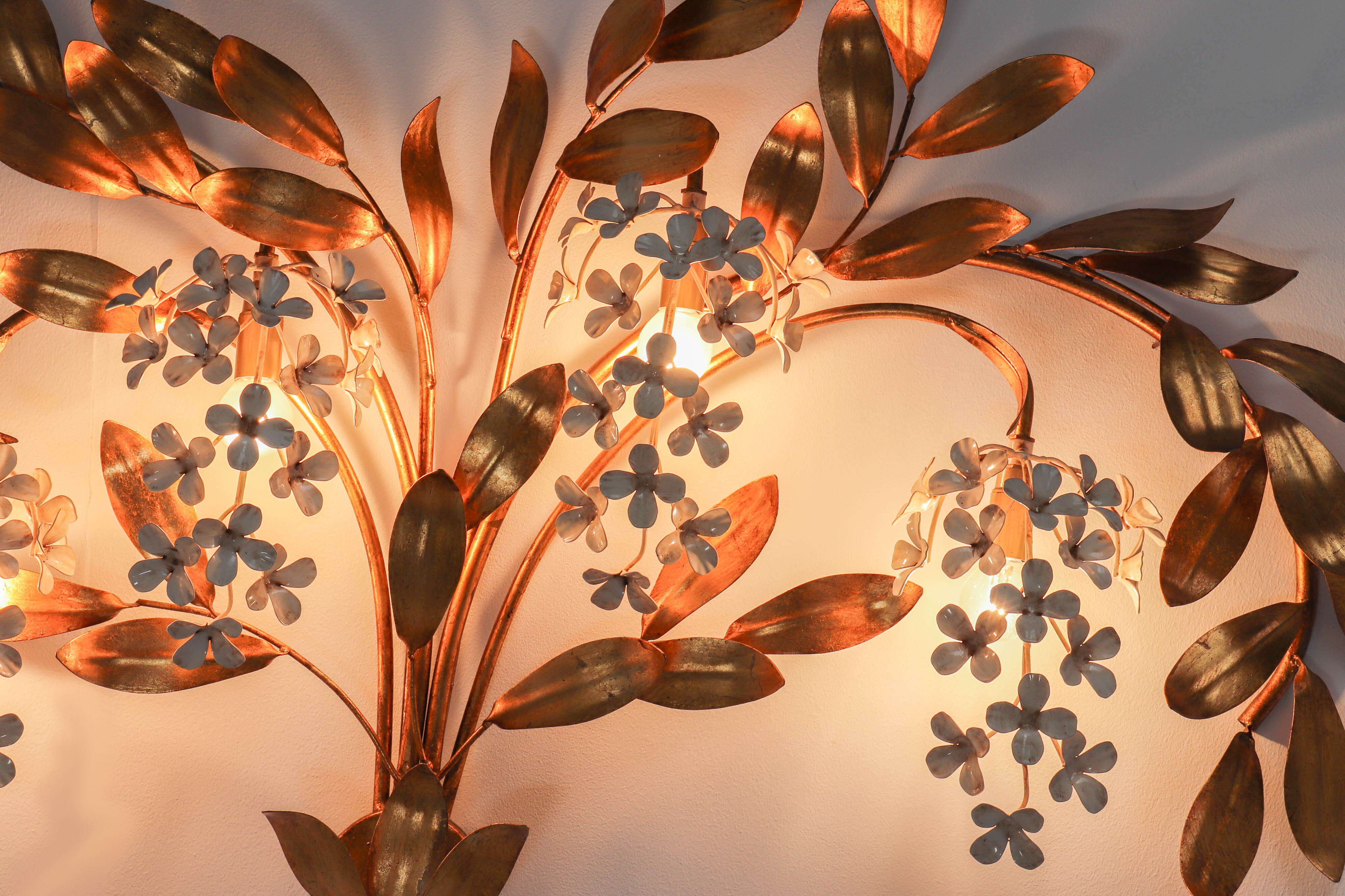 Applique murale Hans Kögl dorée du milieu du siècle