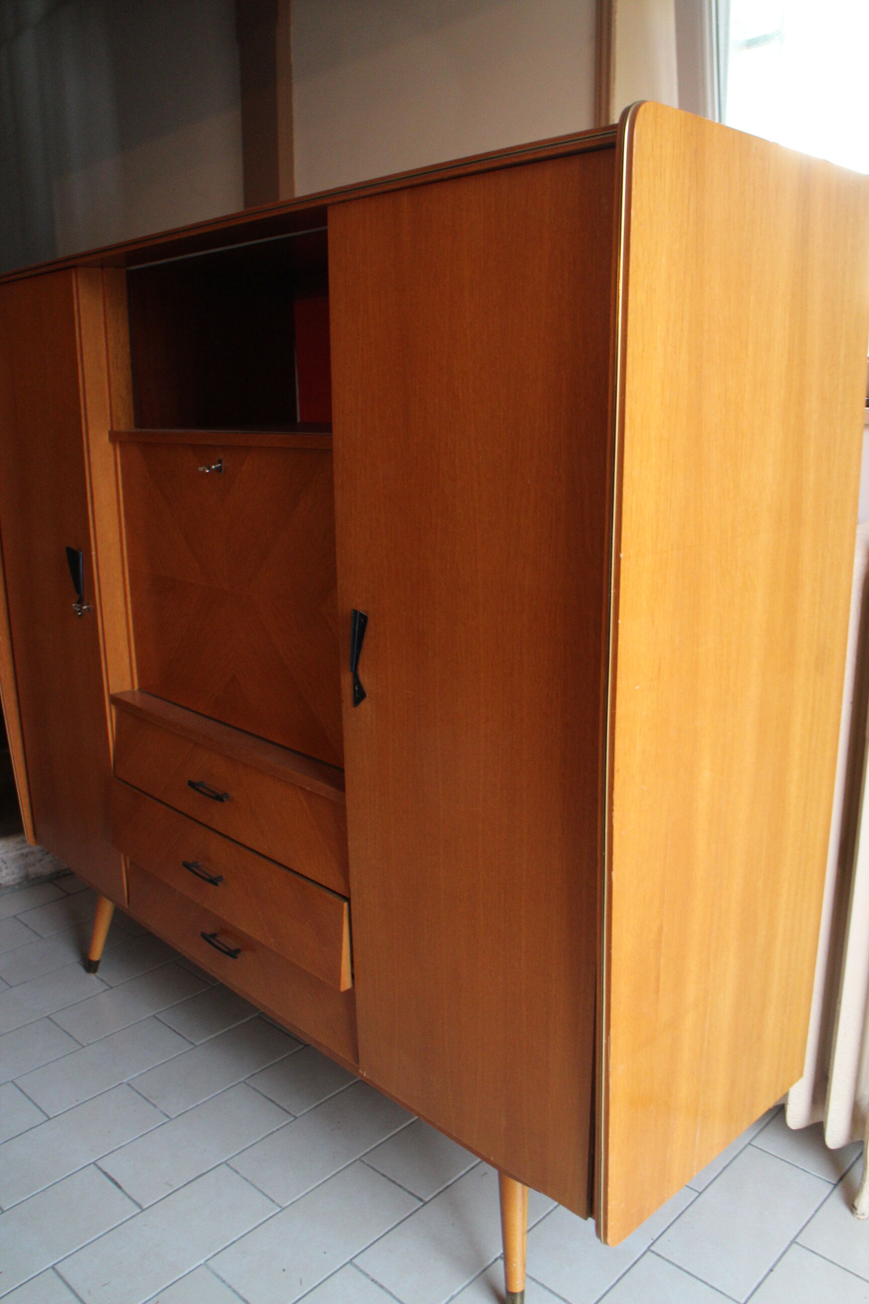 Armoire secrétaire vintage pieds compas