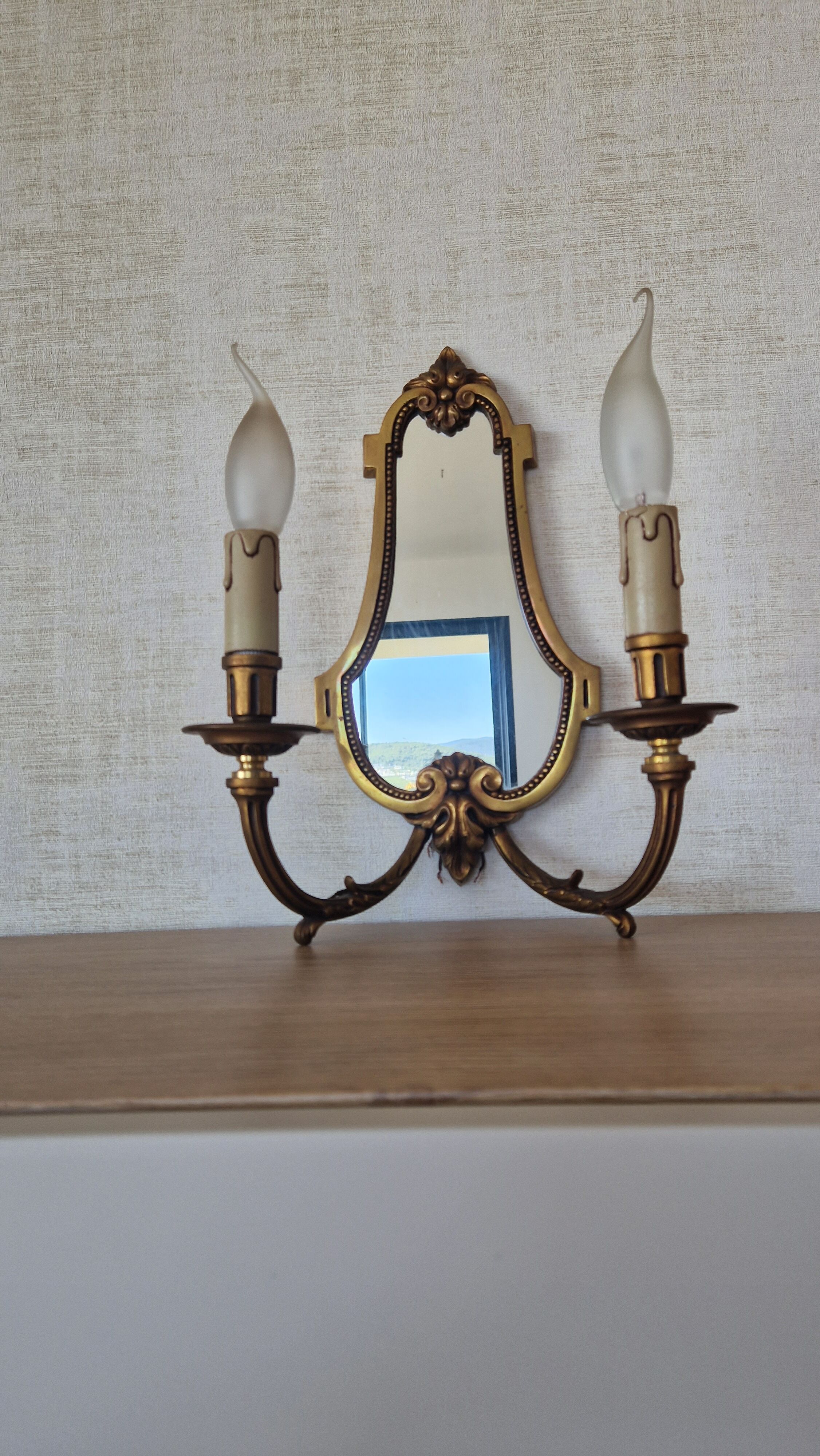 Double wall lamp with mirror