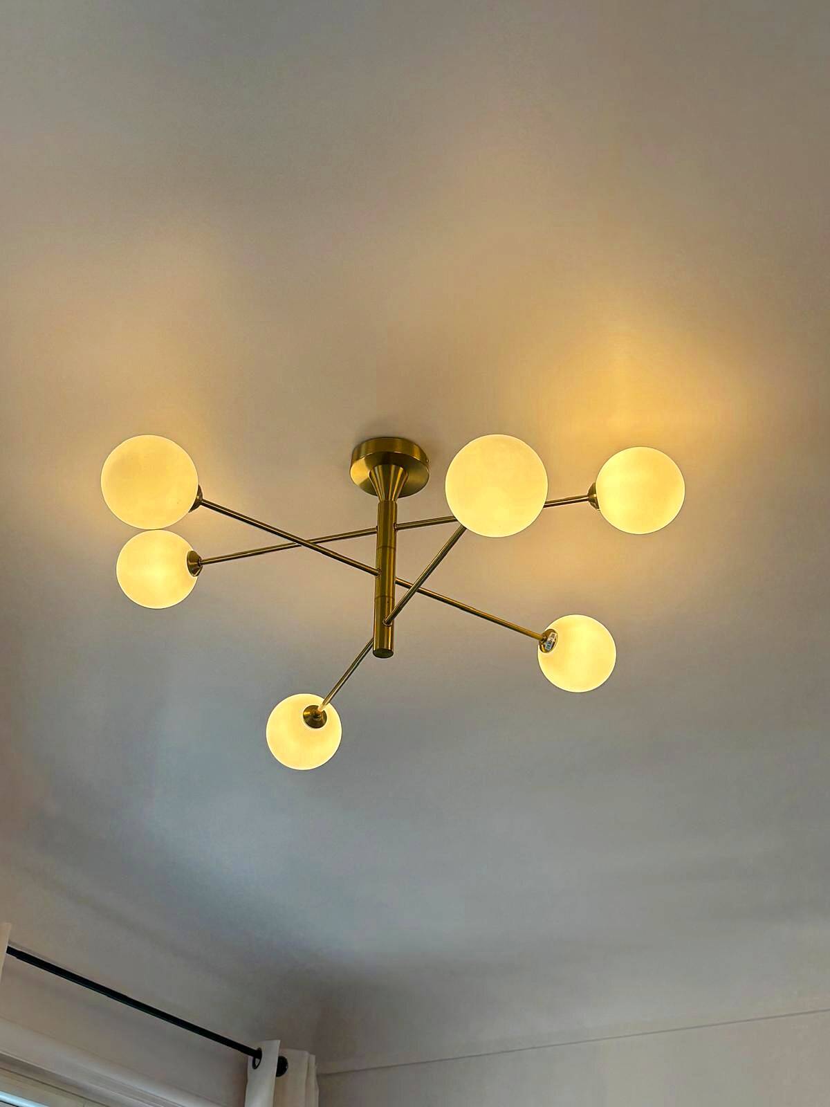 Lustre Cassius with 6 white glass globes and gold metal.
