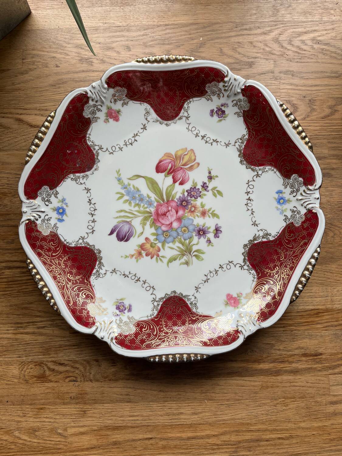 Serving dish in porcelain