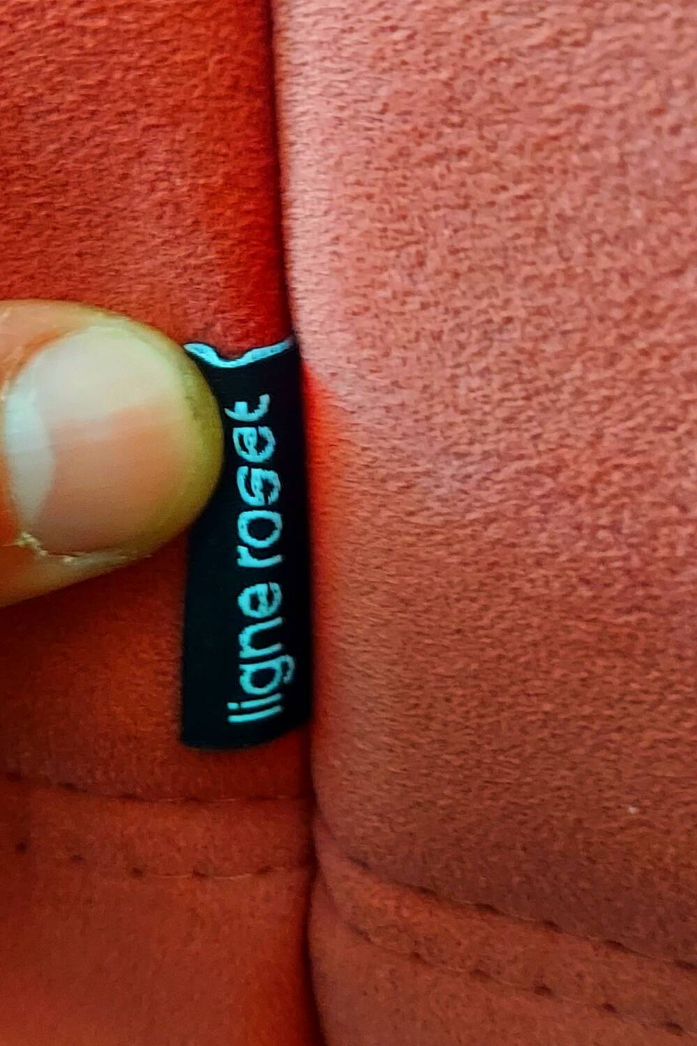 100% original - Togo 2-seater bench - Ligne Roset - Red Alcantara (Go