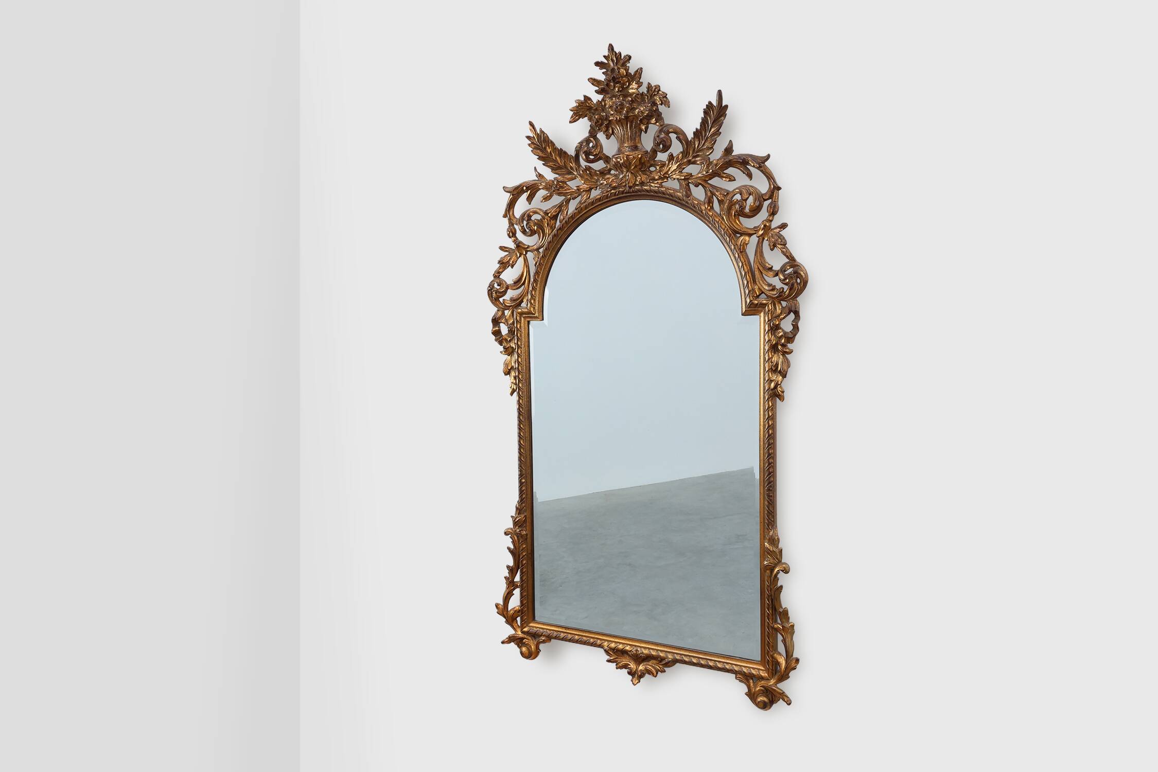 Miroir baroque doré de grande taille du 20e siècle par Deknudt Belgique