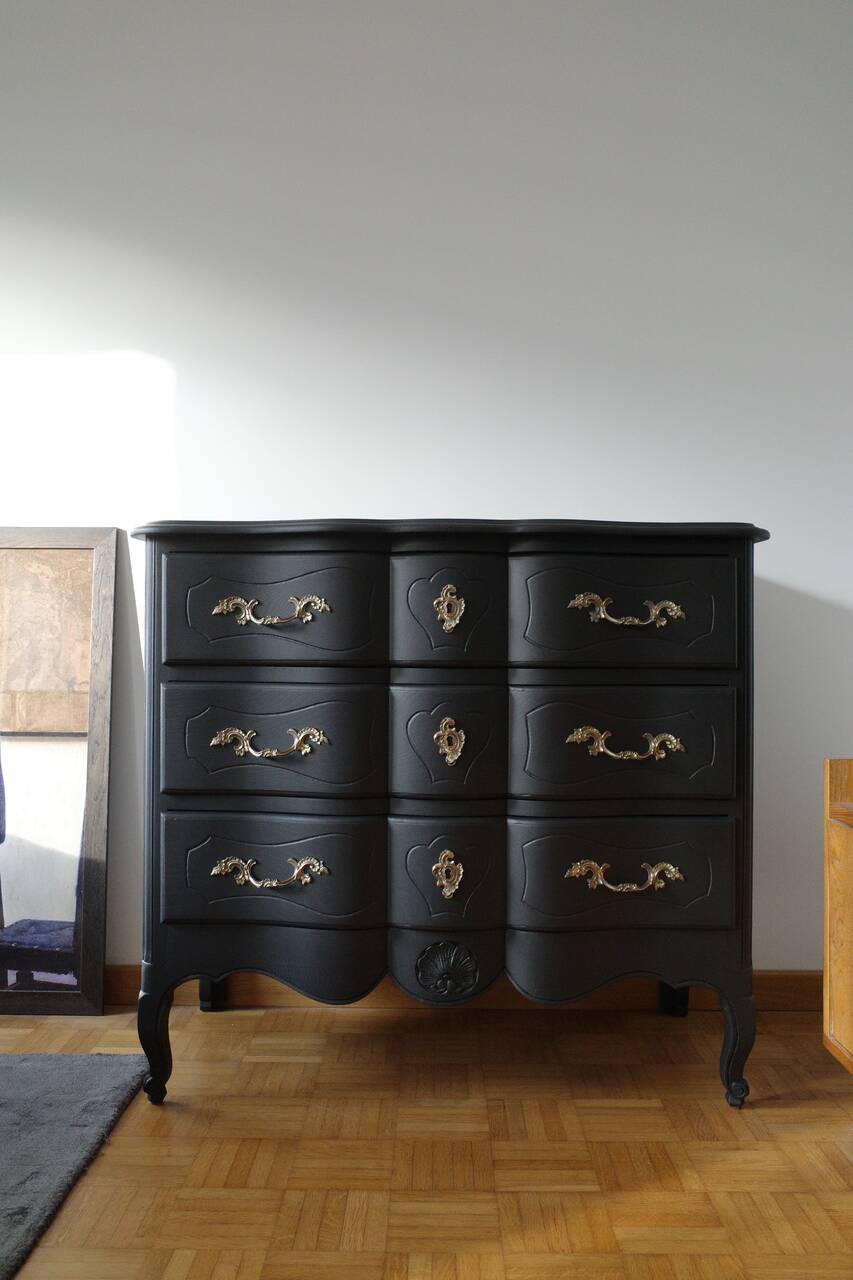 Vintage black chest of drawers