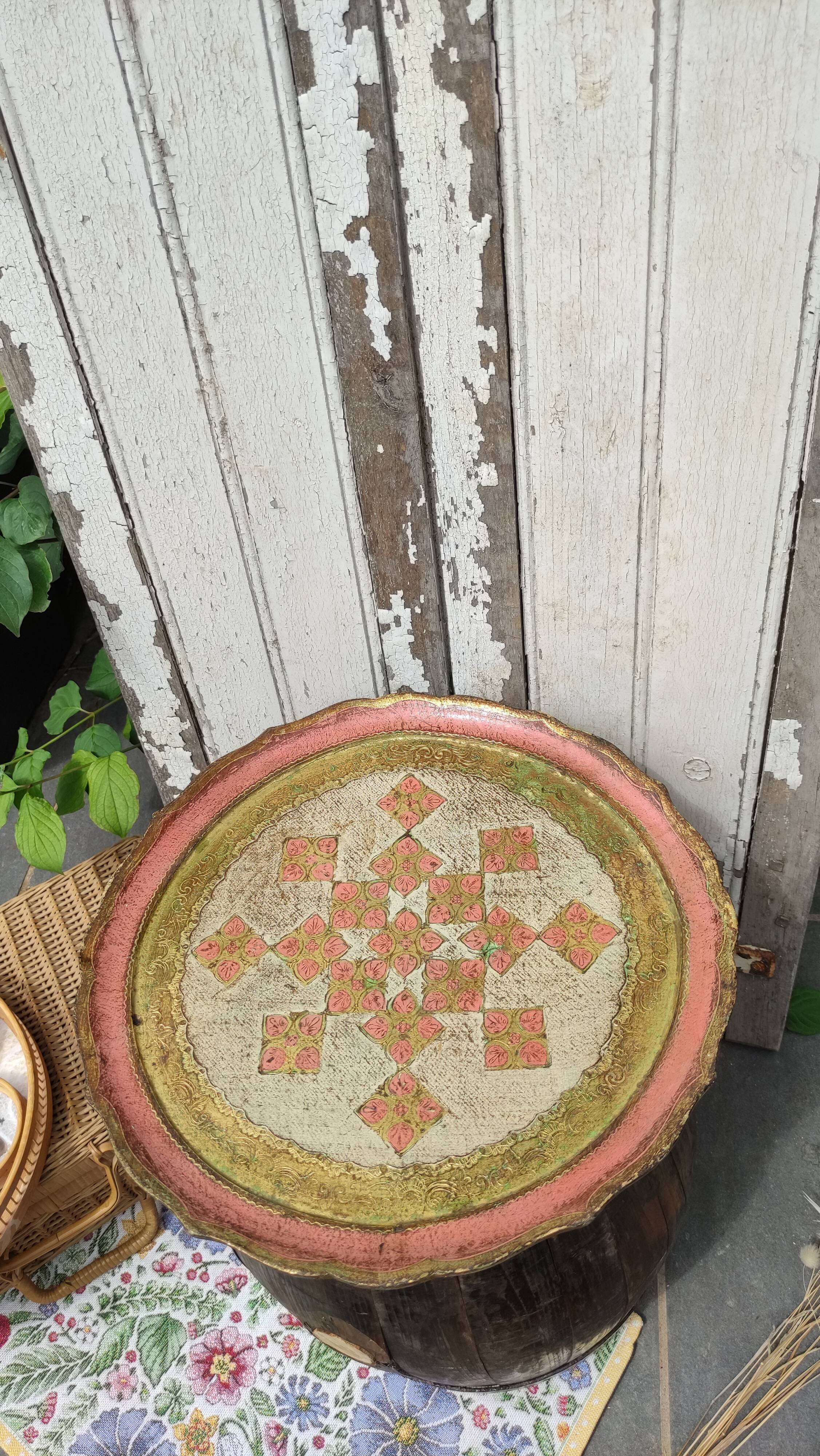 Pink and golden Florentine round top