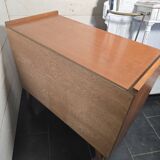 Vintage chest of drawers in oak and rattan from the 1960s.