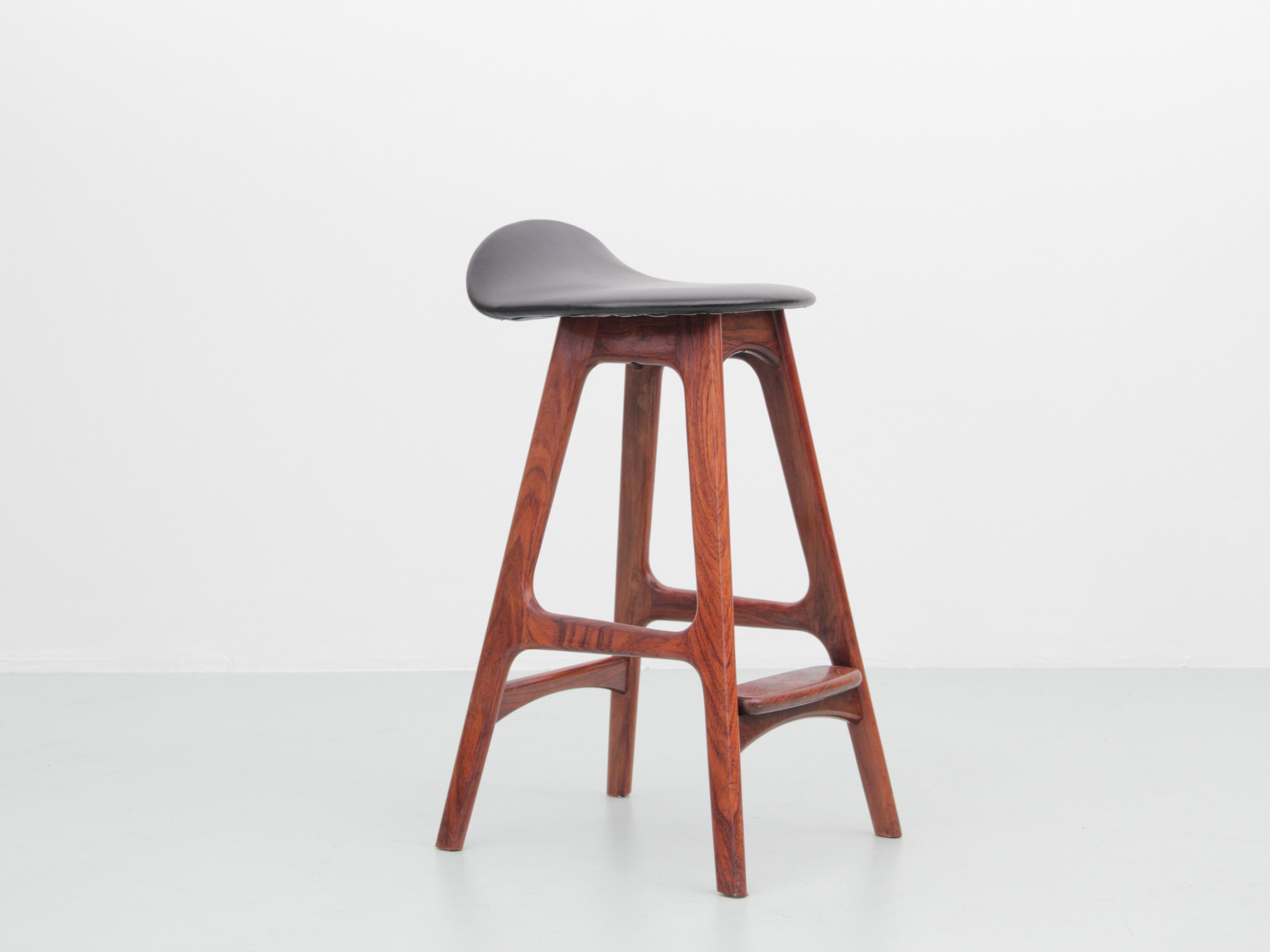 Scandinavian bar stool in OD61 style rosewood. H 62 cm.