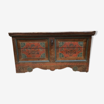 Polychrome chest dated "1823"