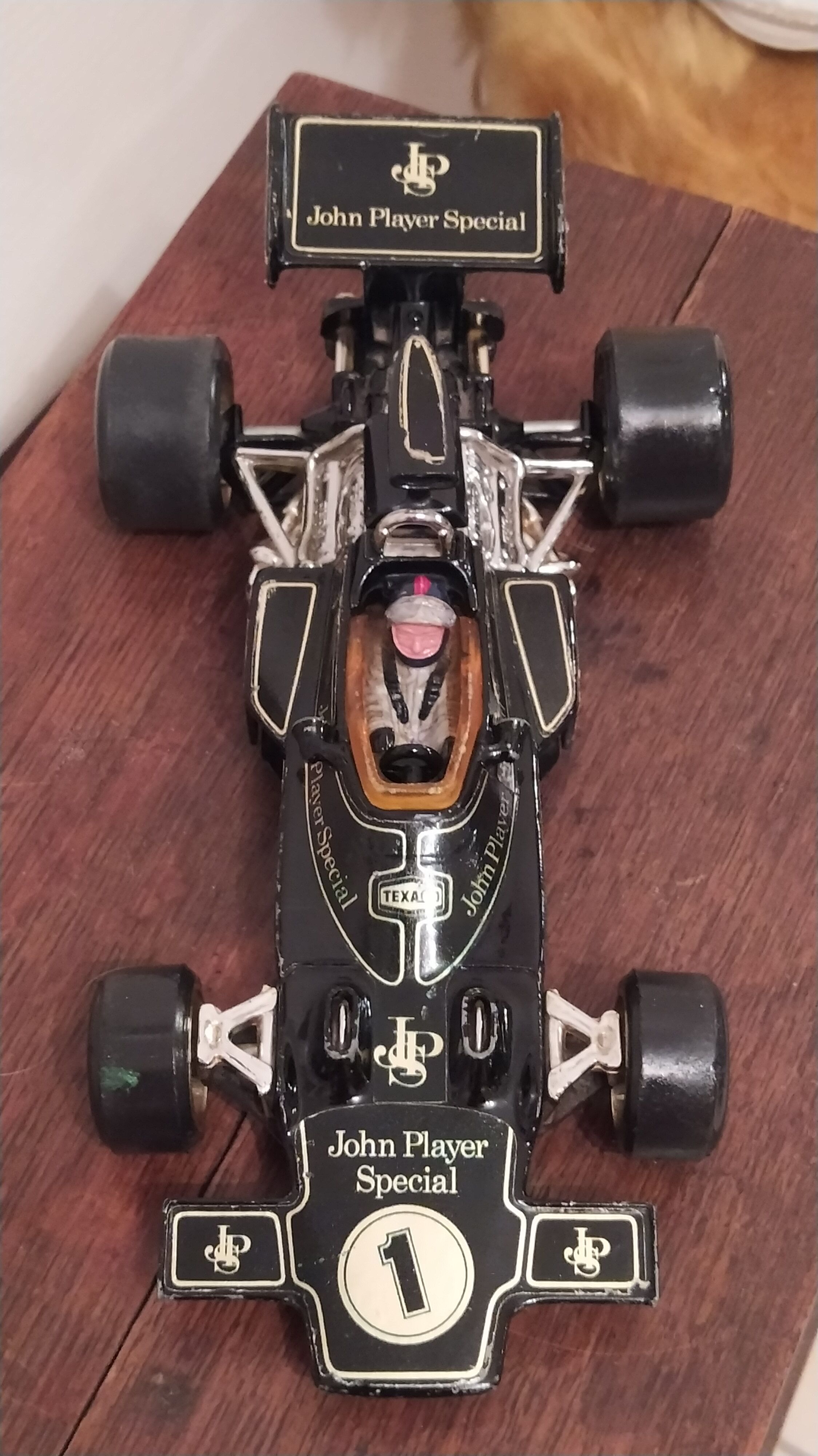 Reduced model corgi john player special f1 1/16