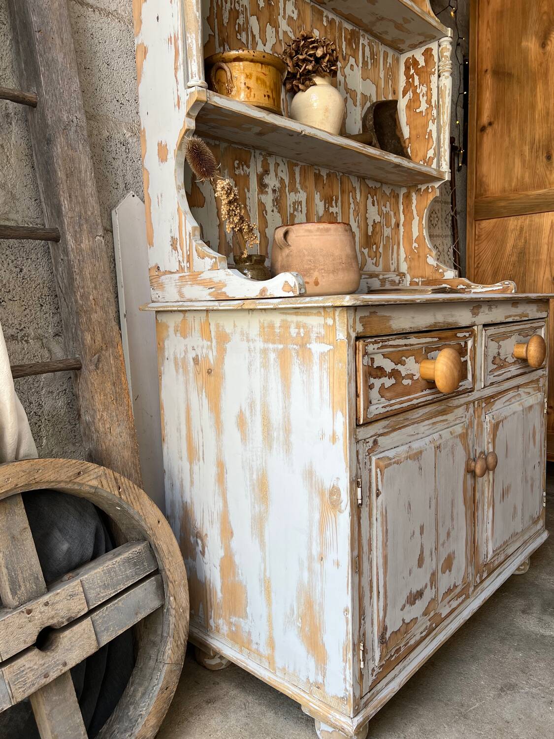 English dresser