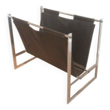 Magazine rack in brushed steel and leather, in the style of Poul Kjaerholm