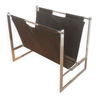 Magazine rack in brushed steel and leather, in the style of Poul Kjaerholm