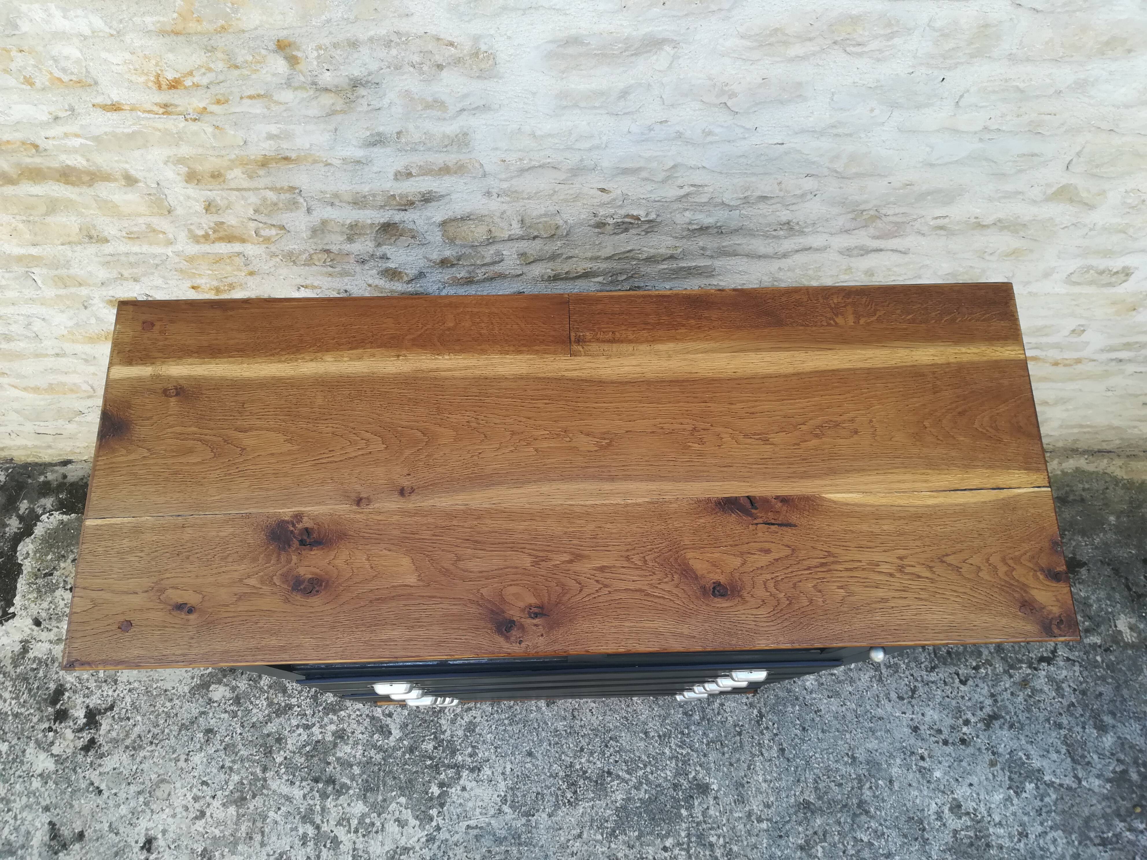 Meuble de métier a tiroirs et portes coulissante