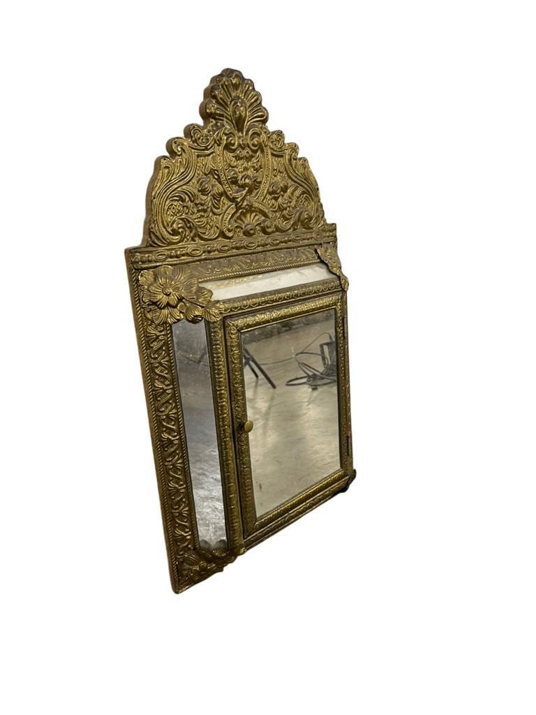 Wall cabinet / vintage mirror in gilded brass