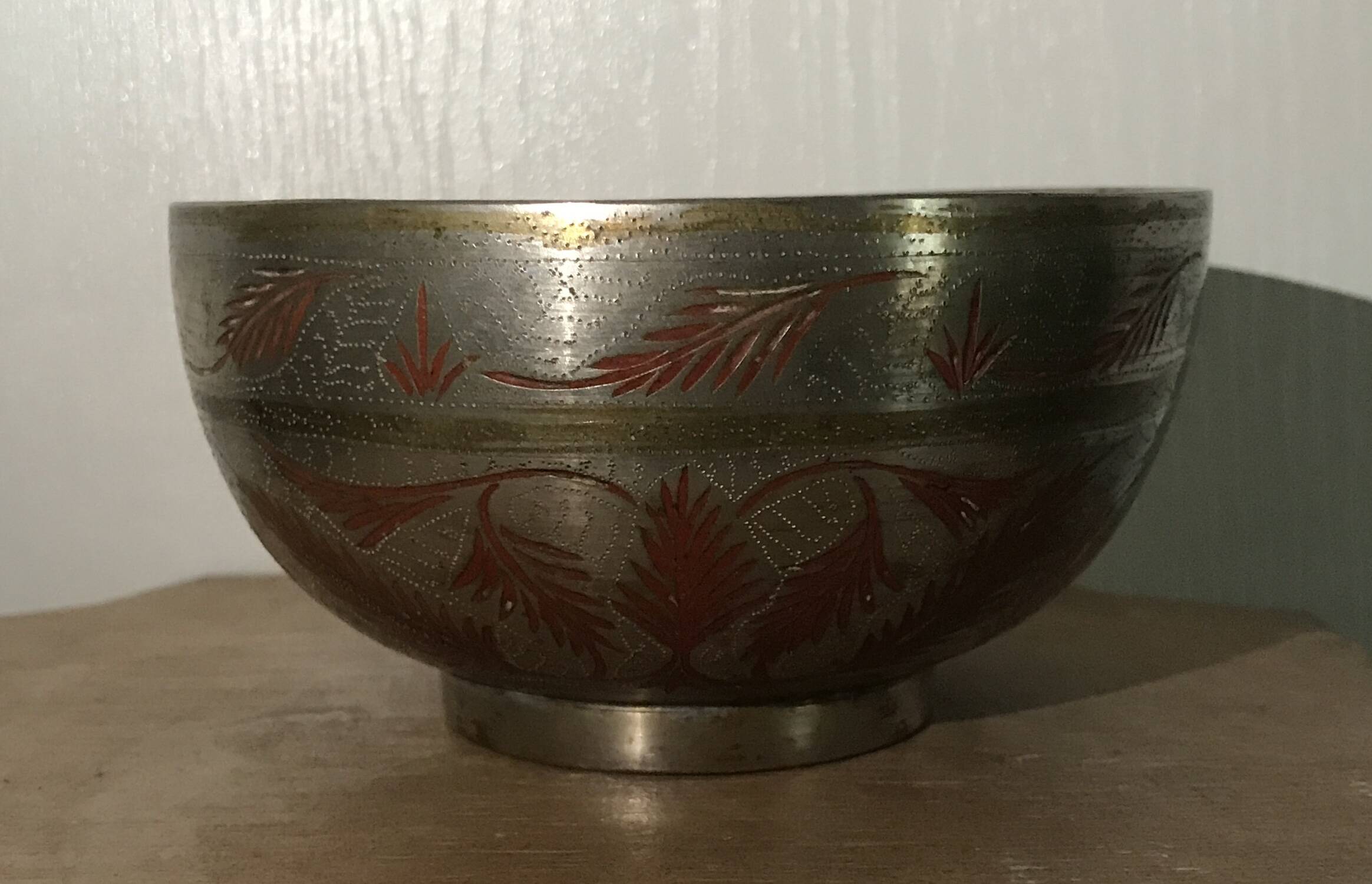 Antique ISLAMIC BOWL in tinned BRASS with engraved decoration and colored patterns
