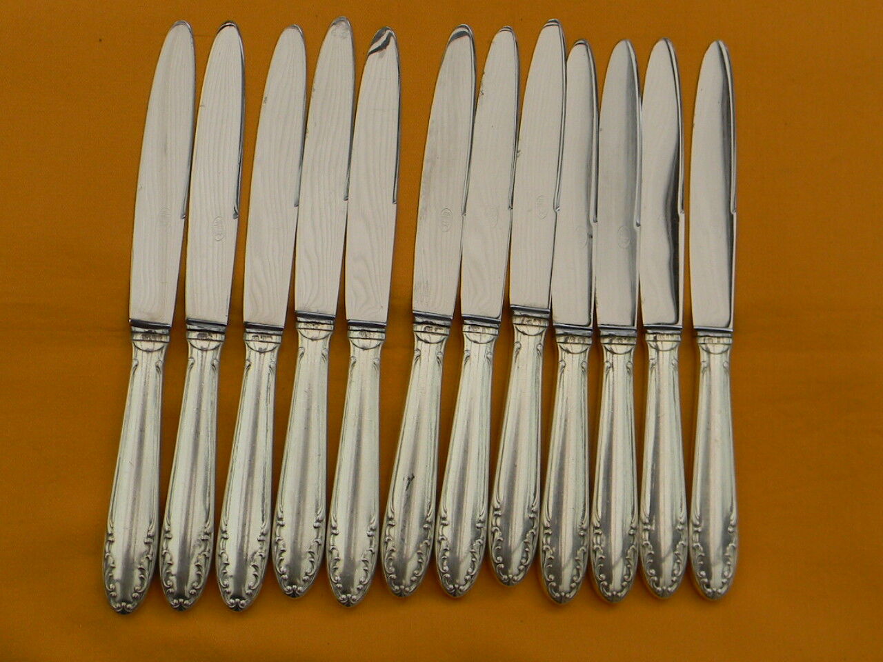 Set of 12 cheese or fruit knives handle in silver metal.