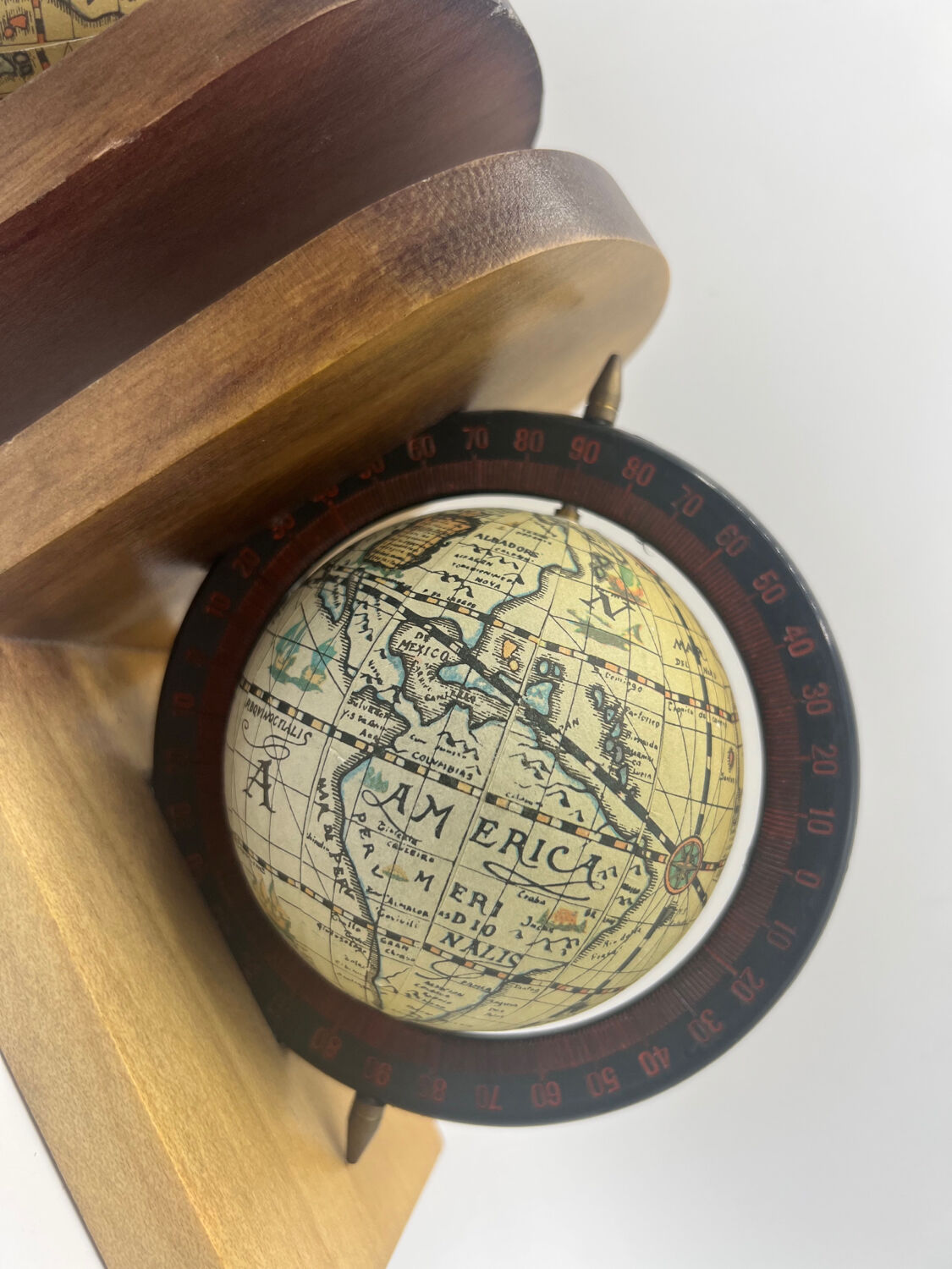 Bookends globe terrestrial