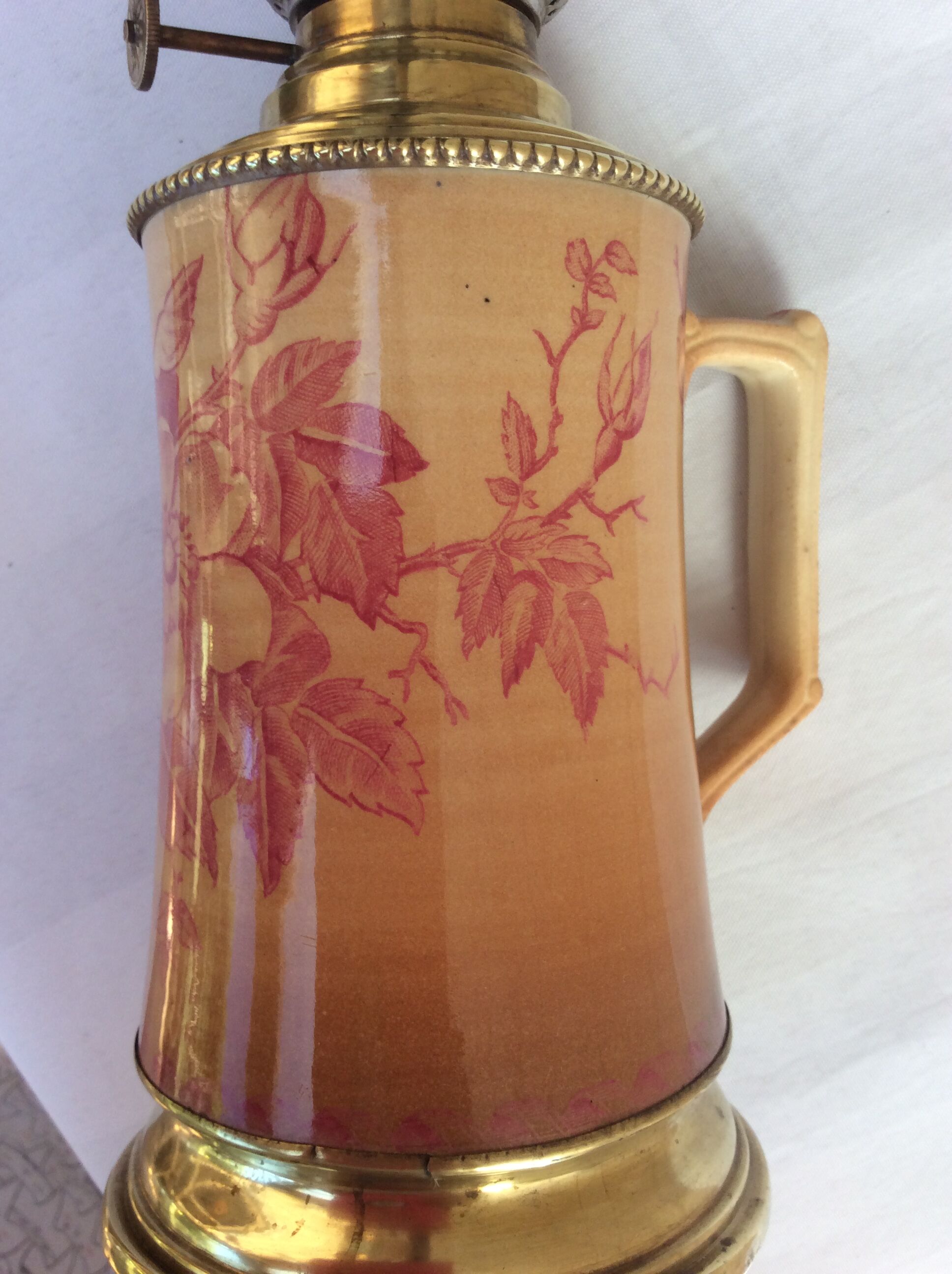 Oil lamp with ceramic body handle