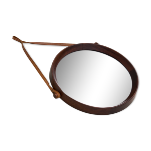 Miroir en teck sur une