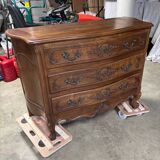 Walnut chest of drawers