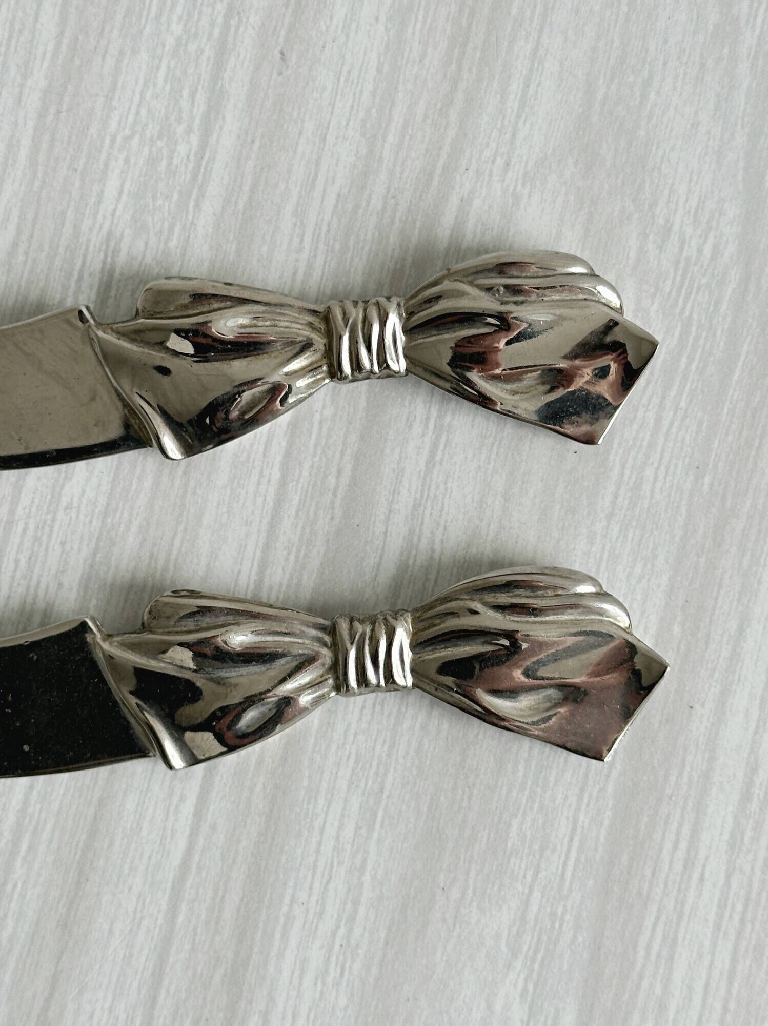 Metal butter knives