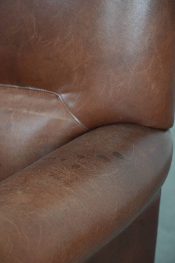 Fauteuil confortable en cuir de vache couleur cognac de style anglais