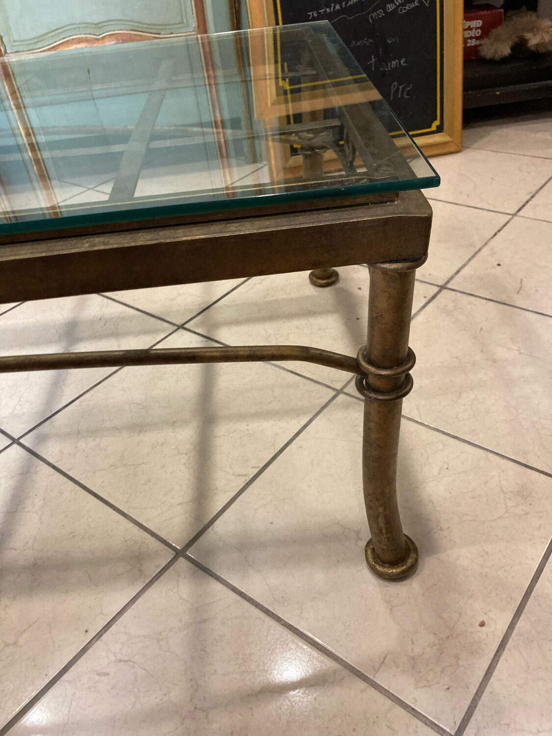 Table basse en fer et plateau en verre