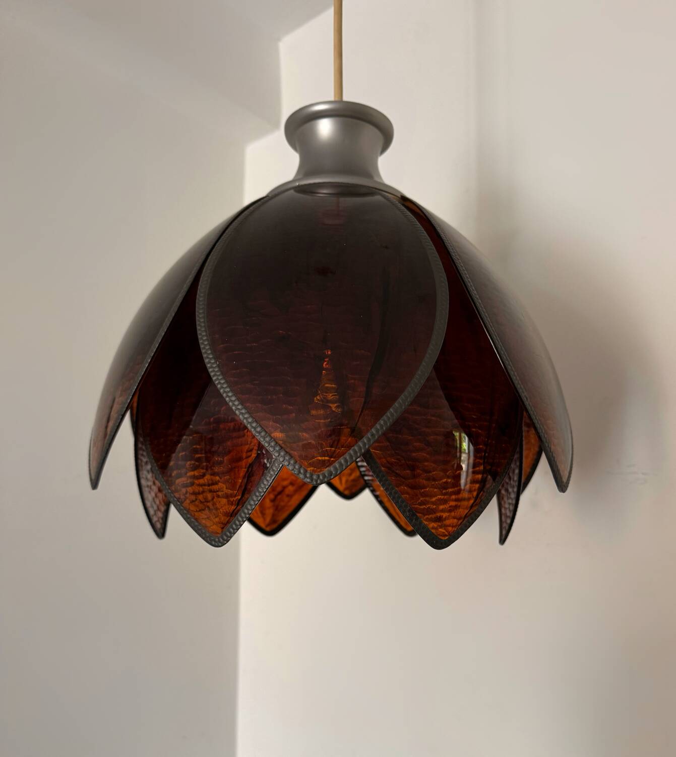 Lustre lotus Bakélite années 70