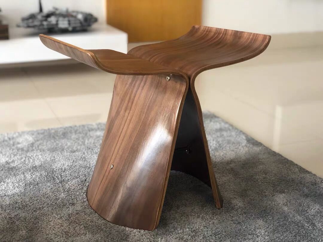 Icône du Design Japonais : Tabouret "Butterfly" de Sori Yanagi en Noye