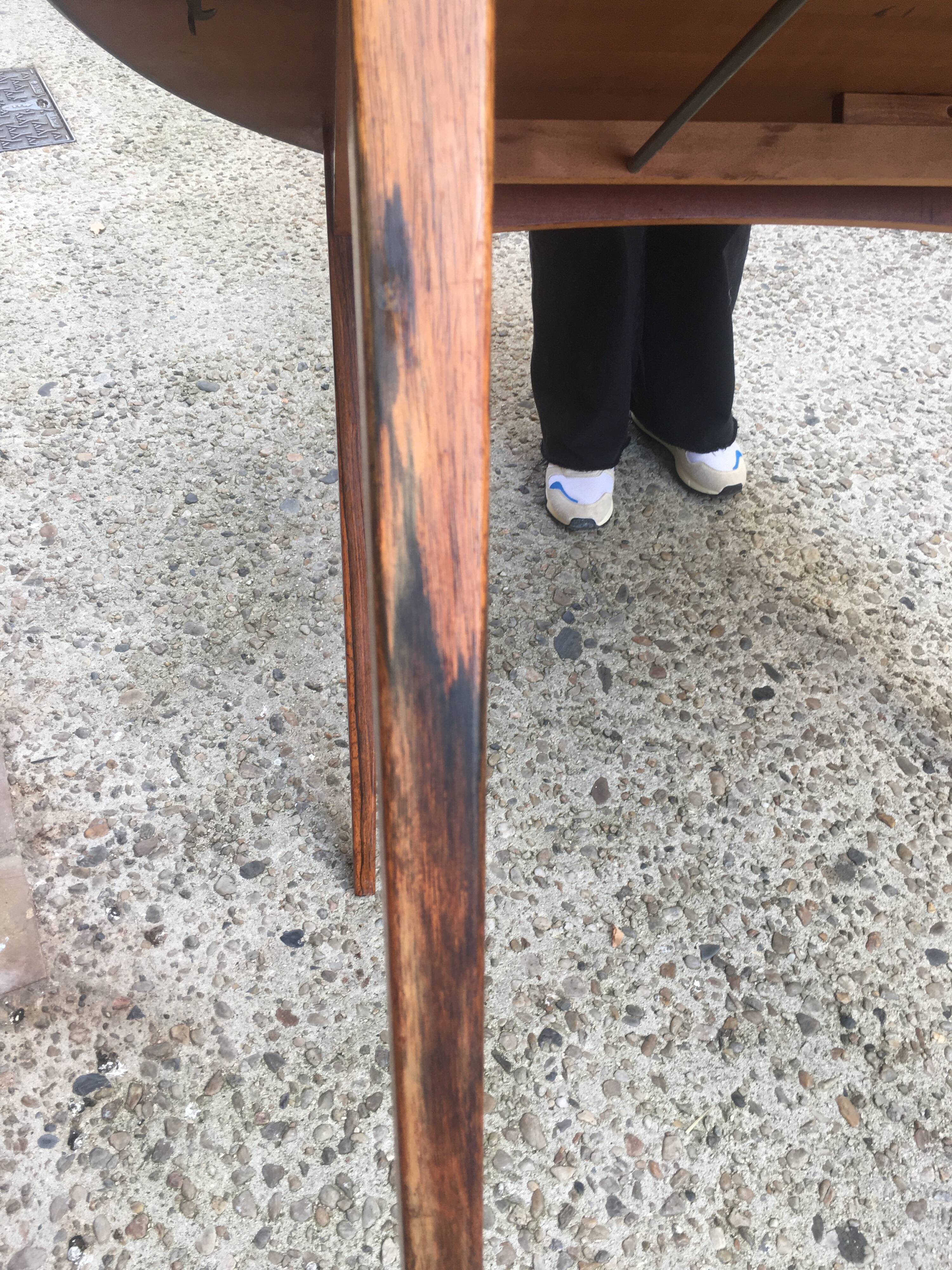 Expandable roundtable