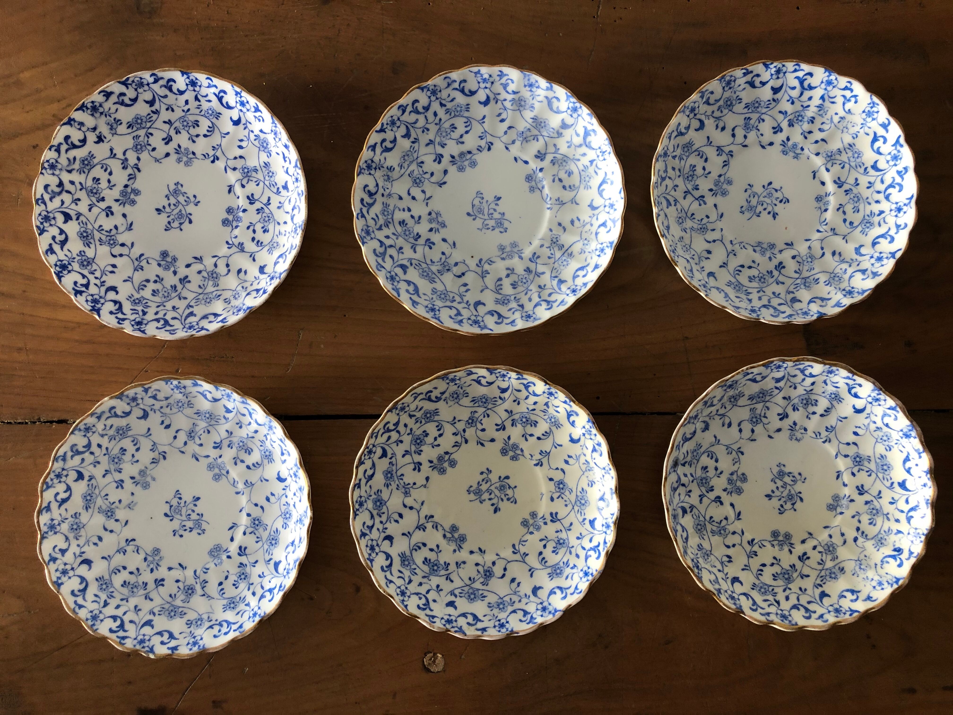 Set of 6 coffee cups in antique porcelain