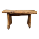 Table en bois robuste