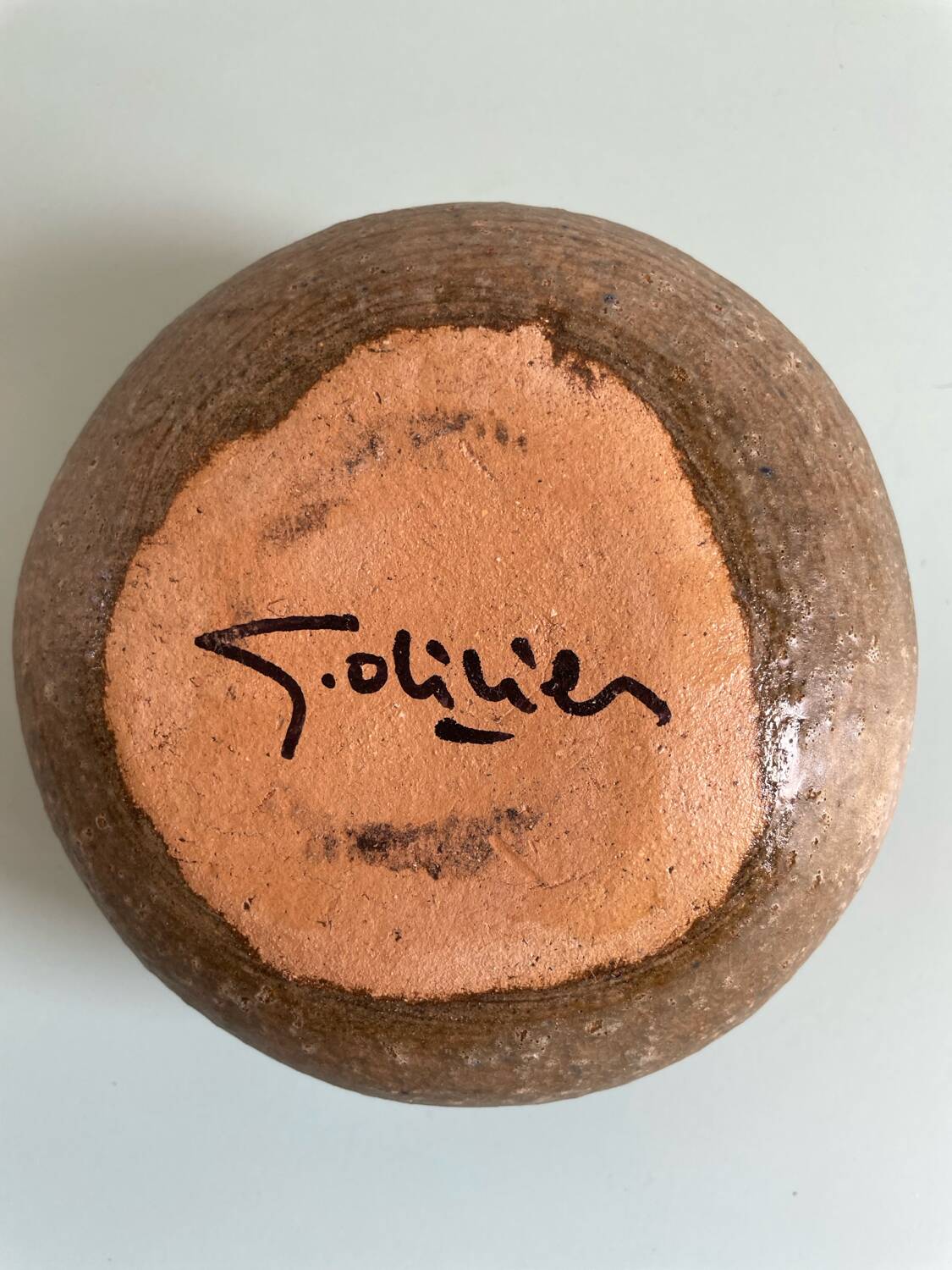 Ceramic sculpture pocket emptier by Gérald Olivier