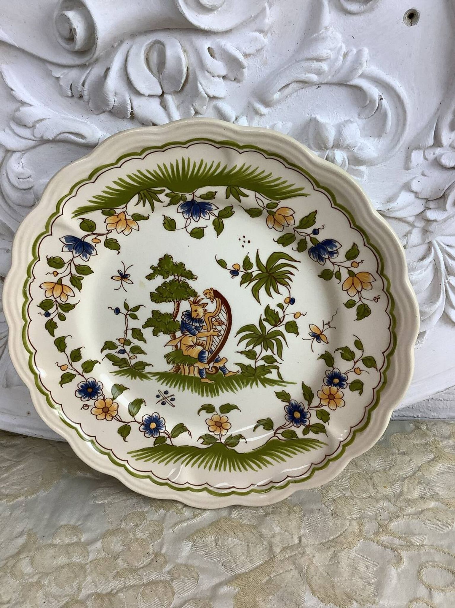 Assiette ancienne décorative Moustiers France