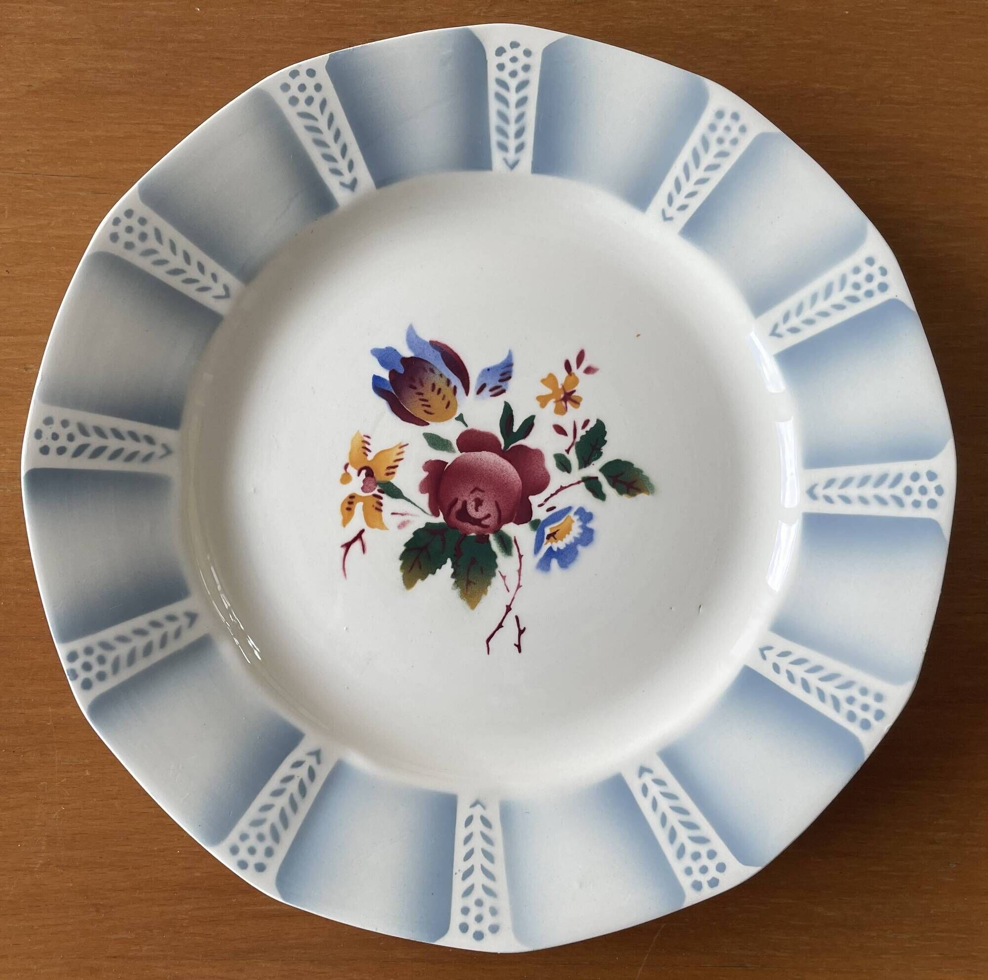 6 large flat antique plates in Sarreguemines earthenware