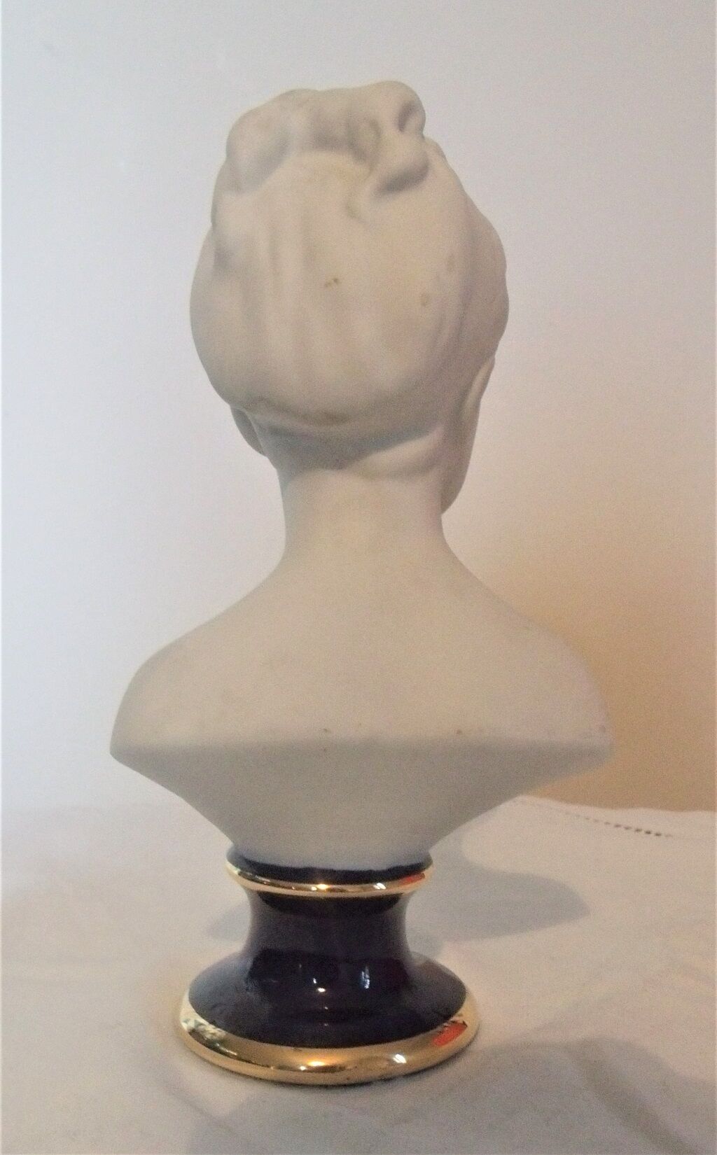 Bust of a young girl in biscuit porcelain Limoges Ternet