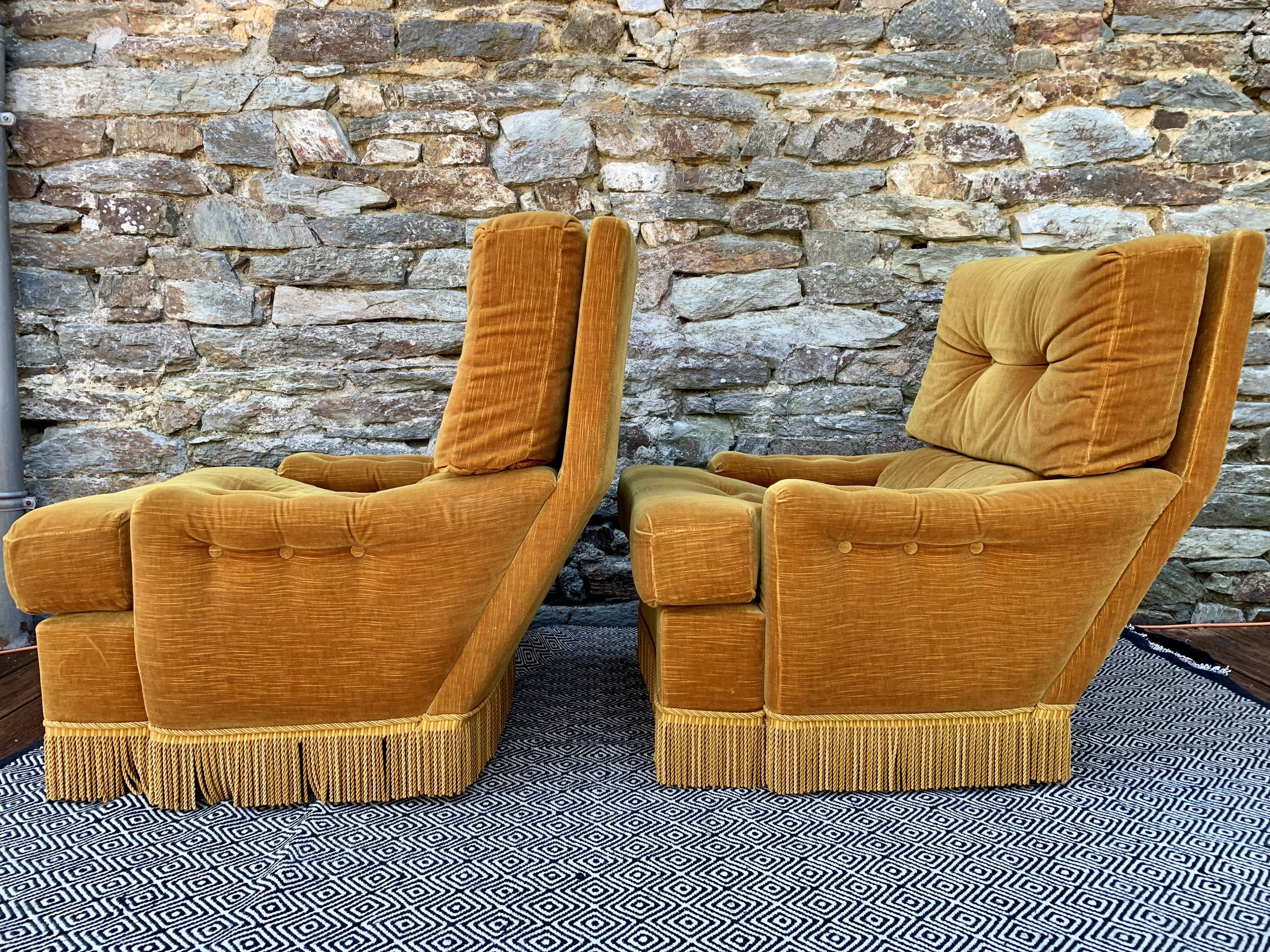 Paire de fauteuils crapauds doré en velours