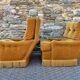 Paire de fauteuils crapauds doré en velours