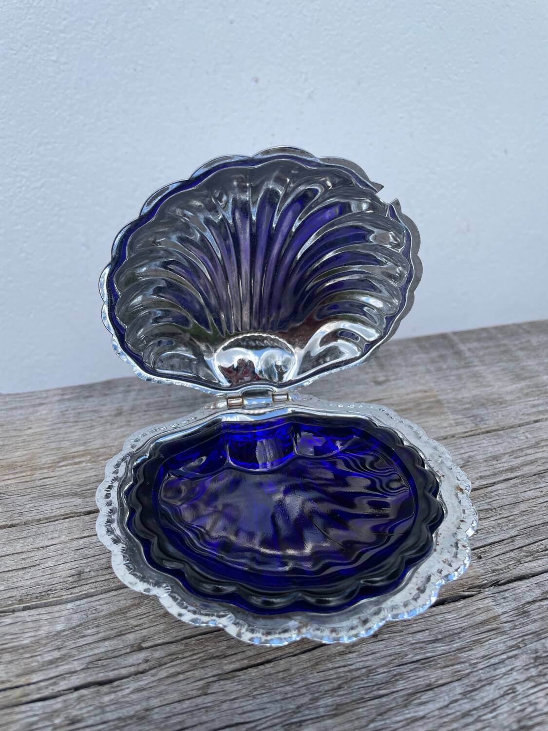 Silver-plated metal shell butter dish