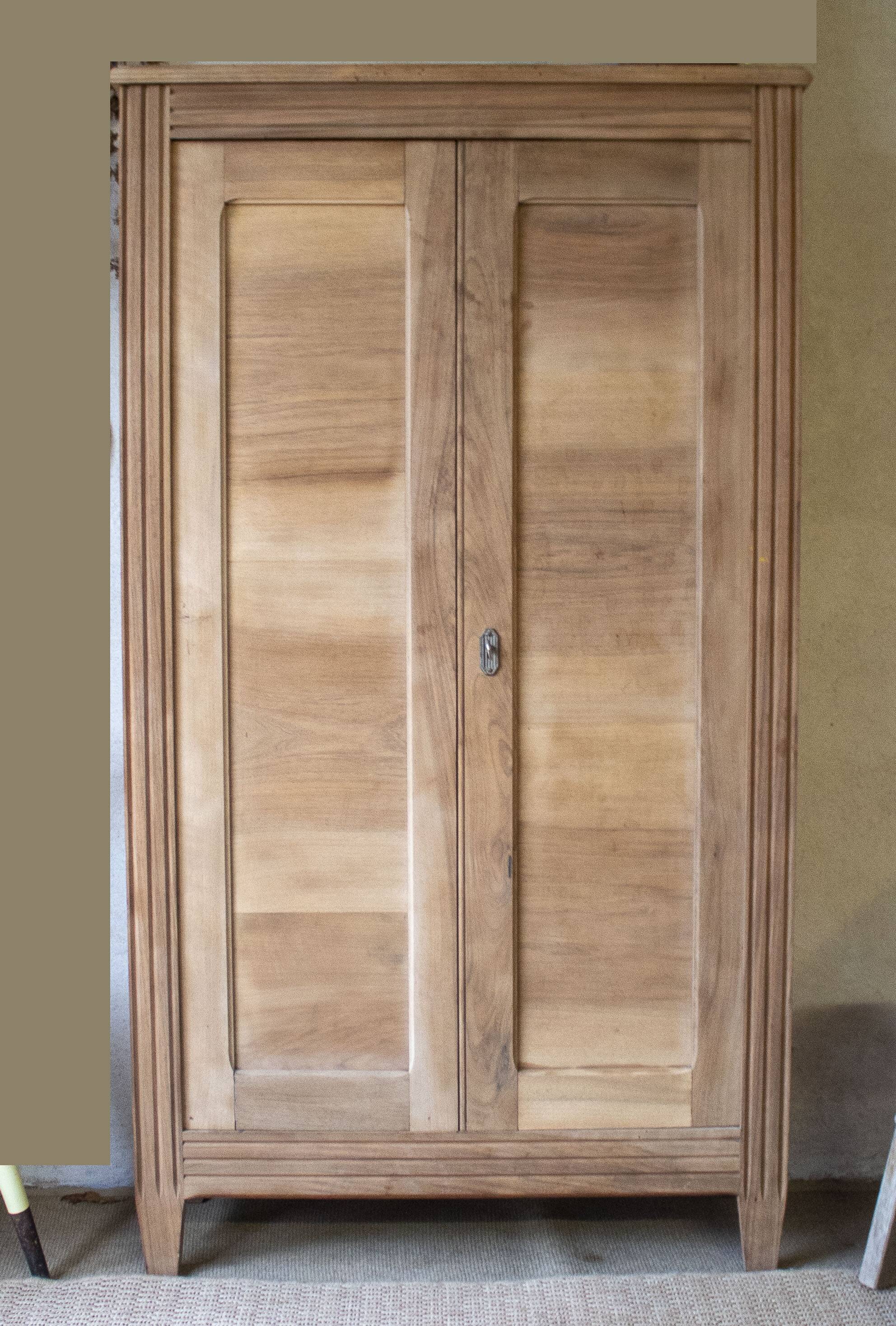 Petite  armoire parisienne