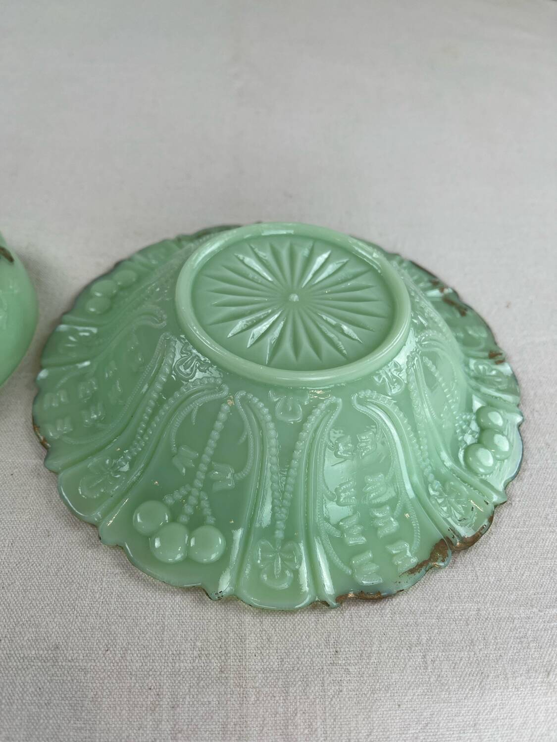 Jade green opaline bonbonnière