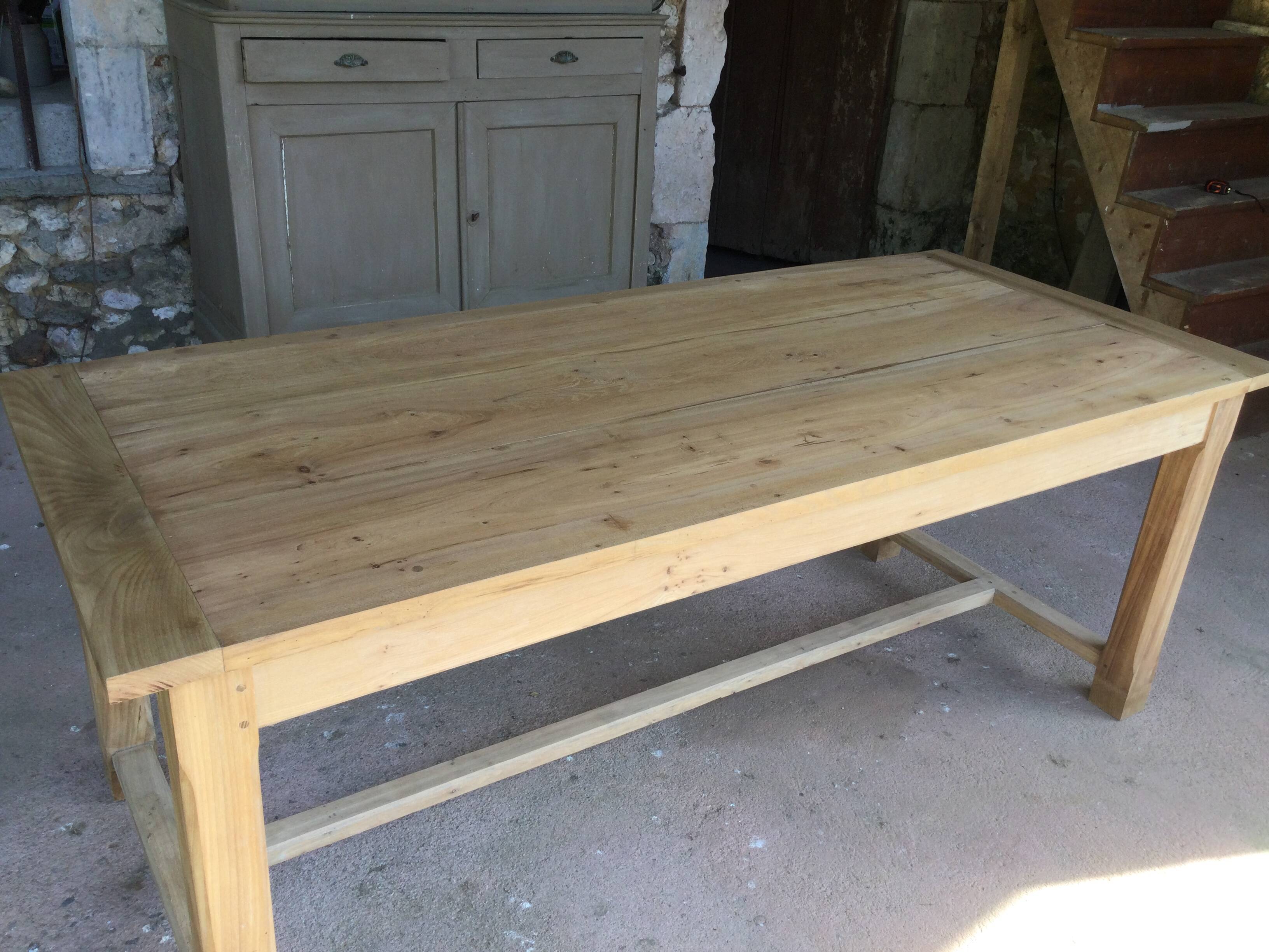 Ancienne table de ferme rénovée